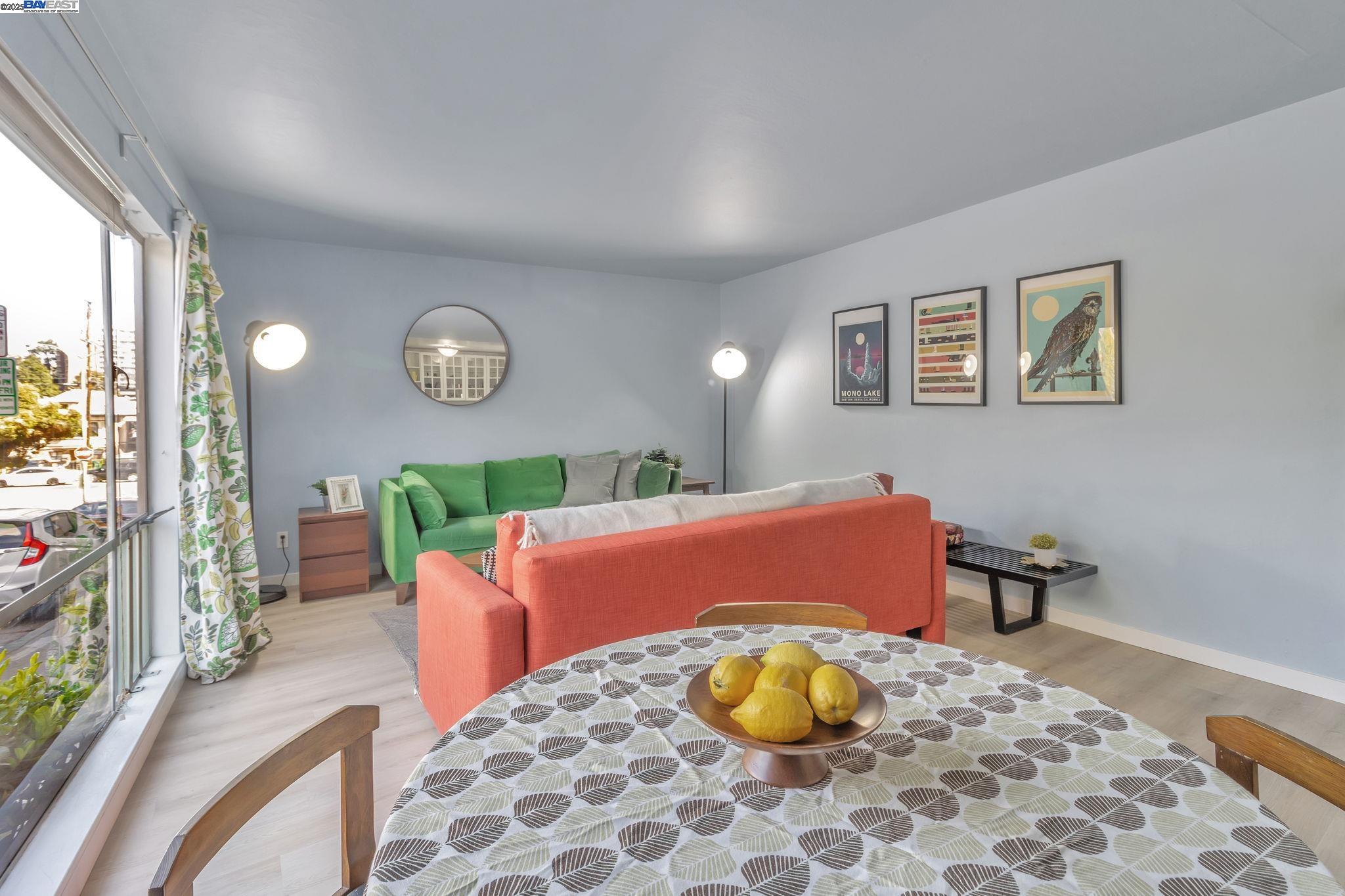 Detail Gallery Image 8 of 17 For 3877 Howe St #106,  Oakland,  CA 94611 - 2 Beds | 1 Baths