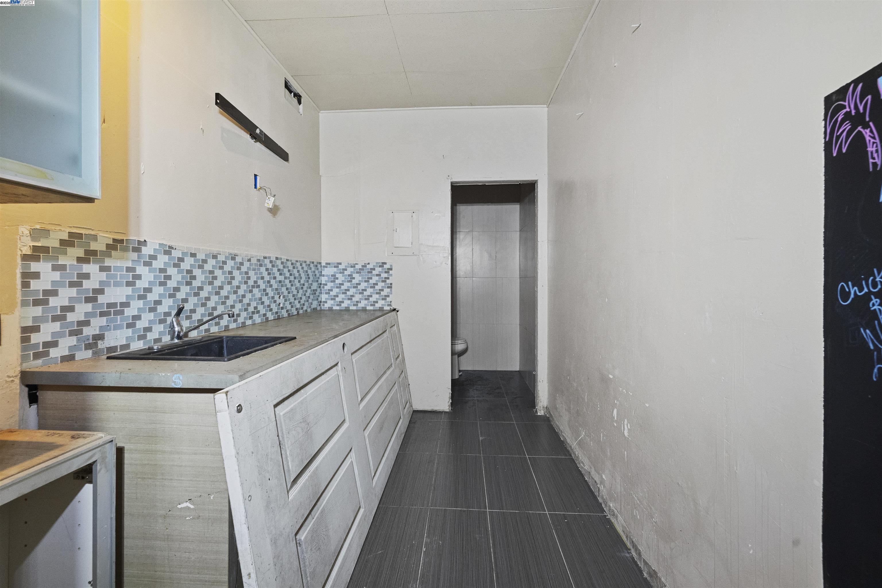 Detail Gallery Image 5 of 29 For 534 E Oak St, Stockton,  CA 95202 - – Beds | – Baths