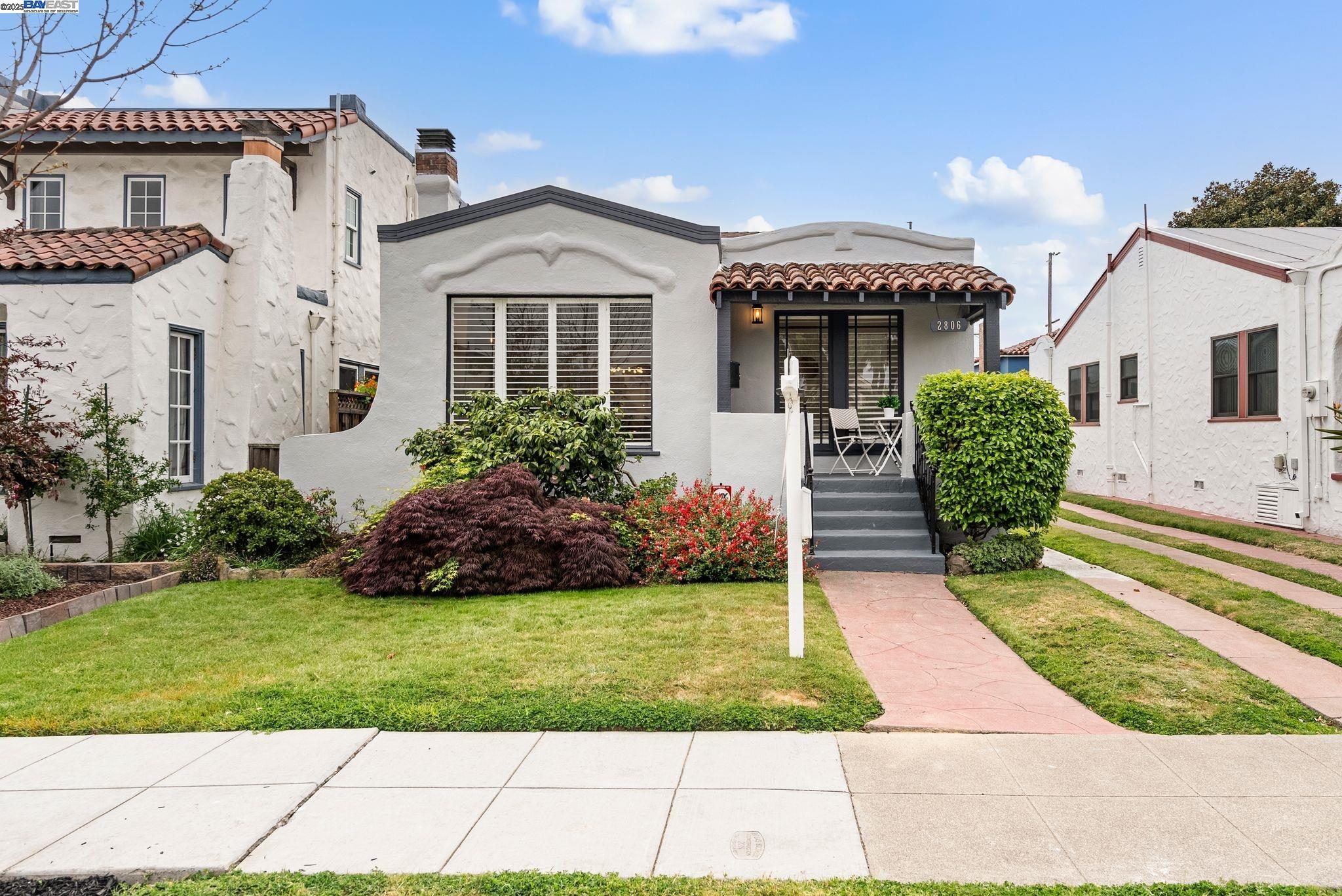 Detail Gallery Image 1 of 1 For 2806 Clay St, Alameda,  CA 94501 - 2 Beds | 1 Baths