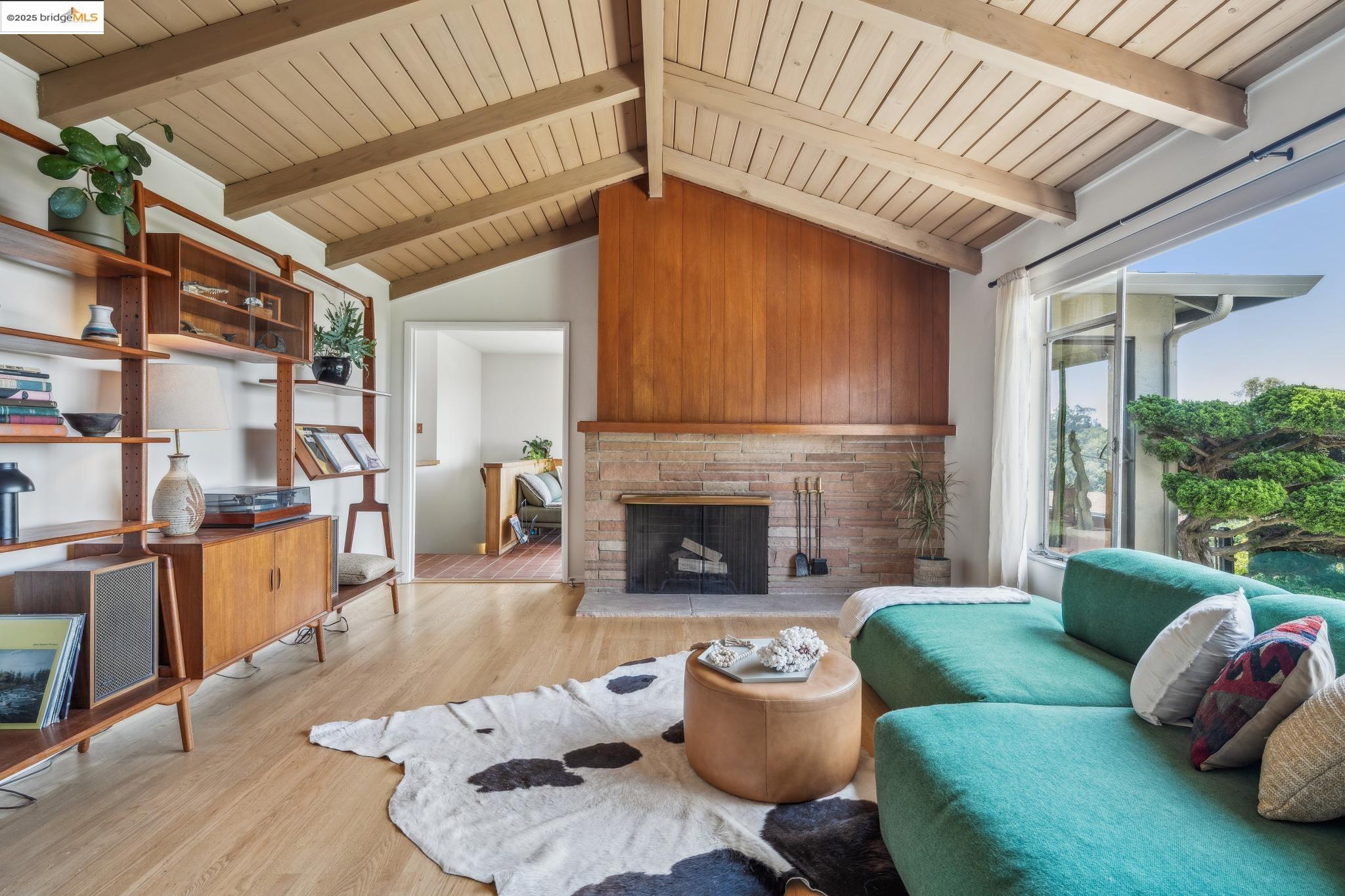 Detail Gallery Image 1 of 1 For 8499 Aster Ave, Oakland,  CA 94605 - 3 Beds | 2/1 Baths