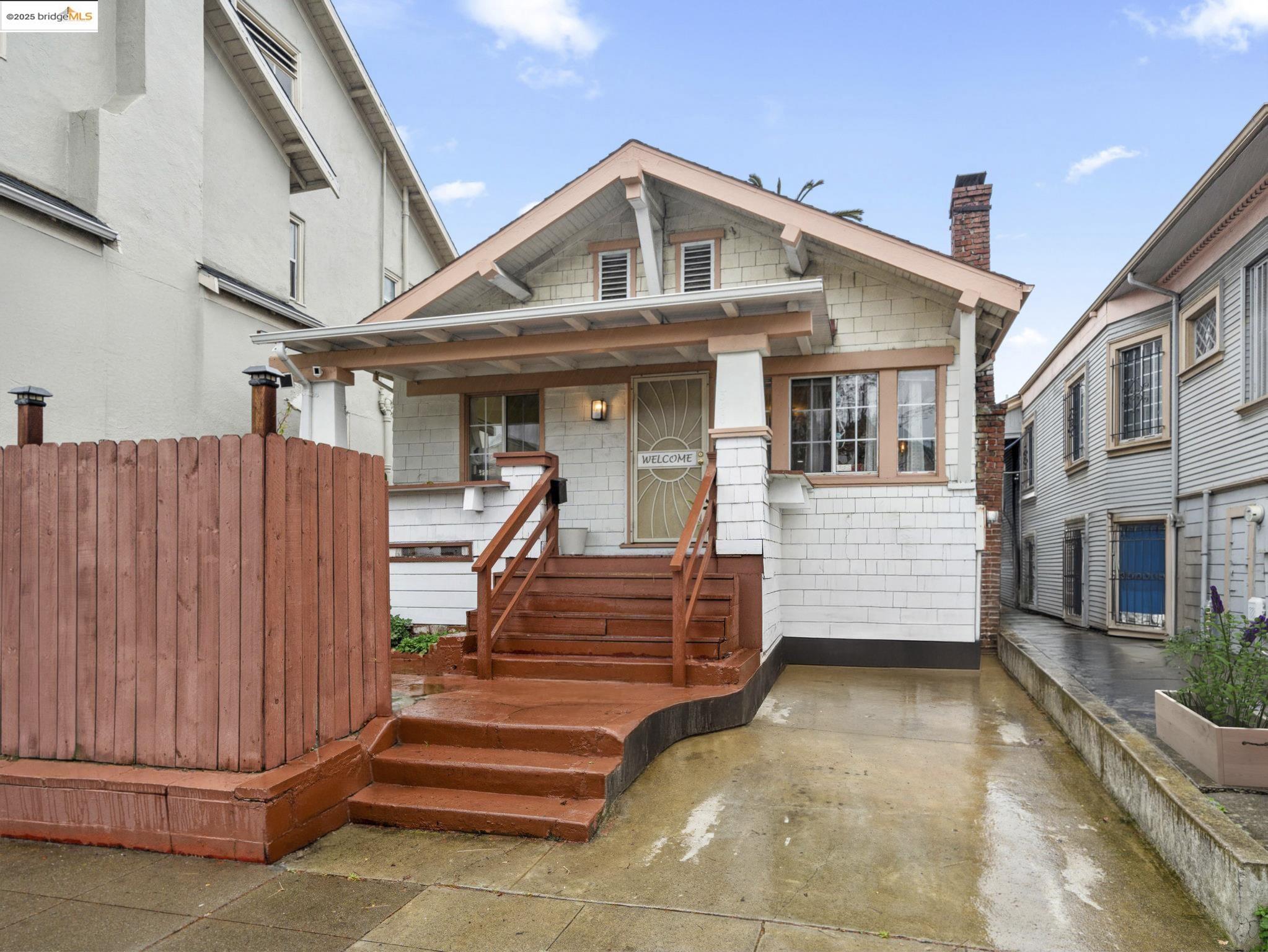 Detail Gallery Image 1 of 35 For 340 Foothill Blvd, Oakland,  CA 94606 - 3 Beds | 1 Baths
