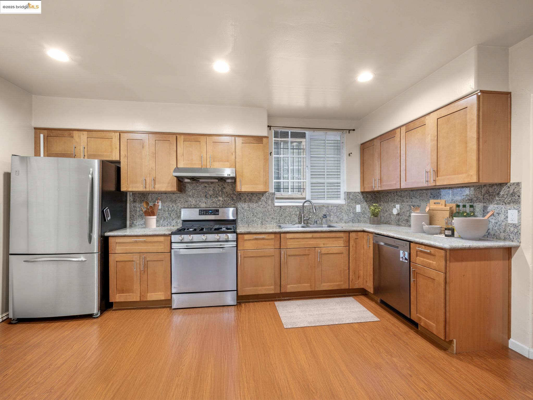 Detail Gallery Image 11 of 35 For 340 Foothill Blvd, Oakland,  CA 94606 - 3 Beds | 1 Baths