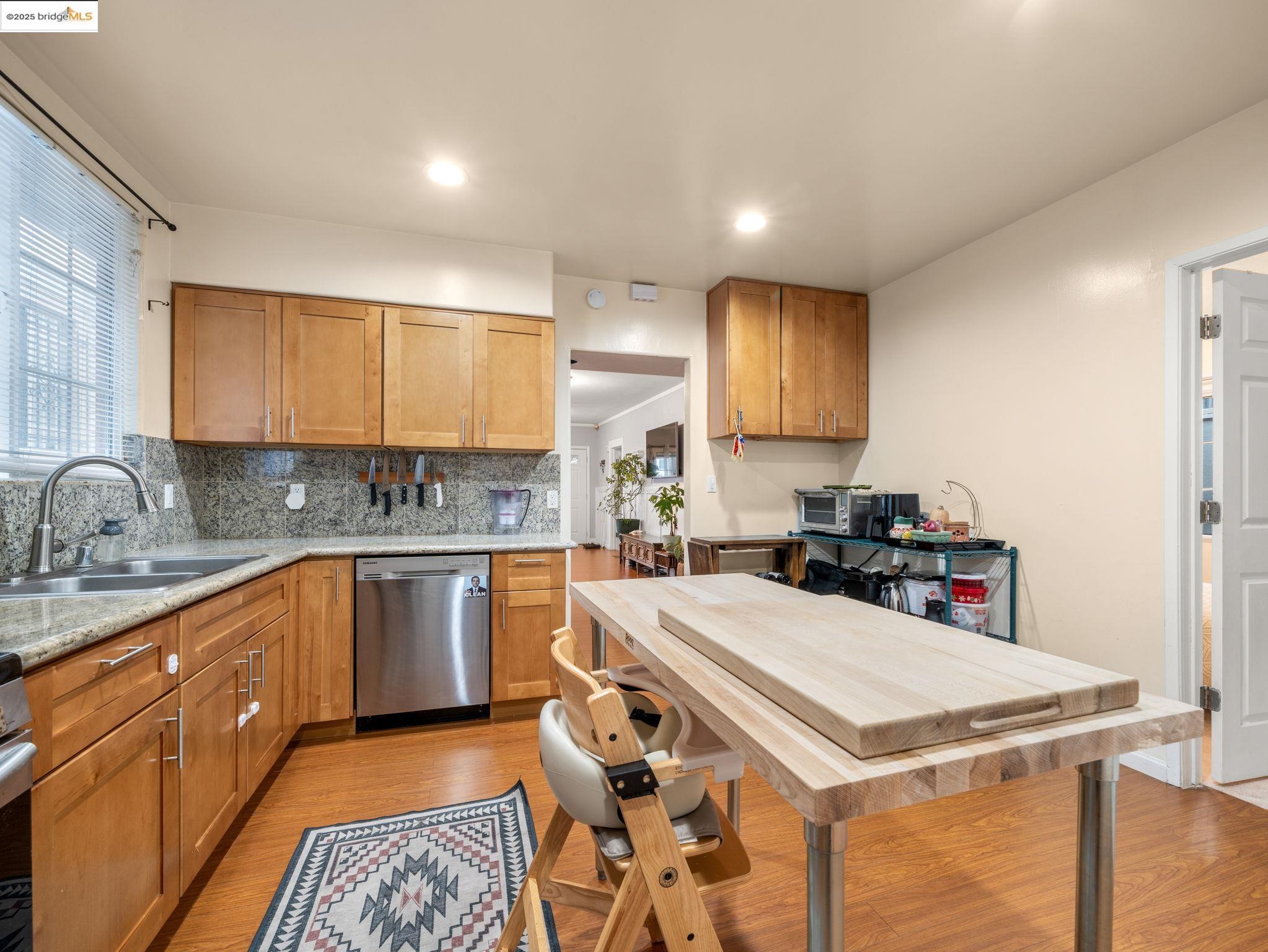 Detail Gallery Image 12 of 35 For 340 Foothill Blvd, Oakland,  CA 94606 - 3 Beds | 1 Baths