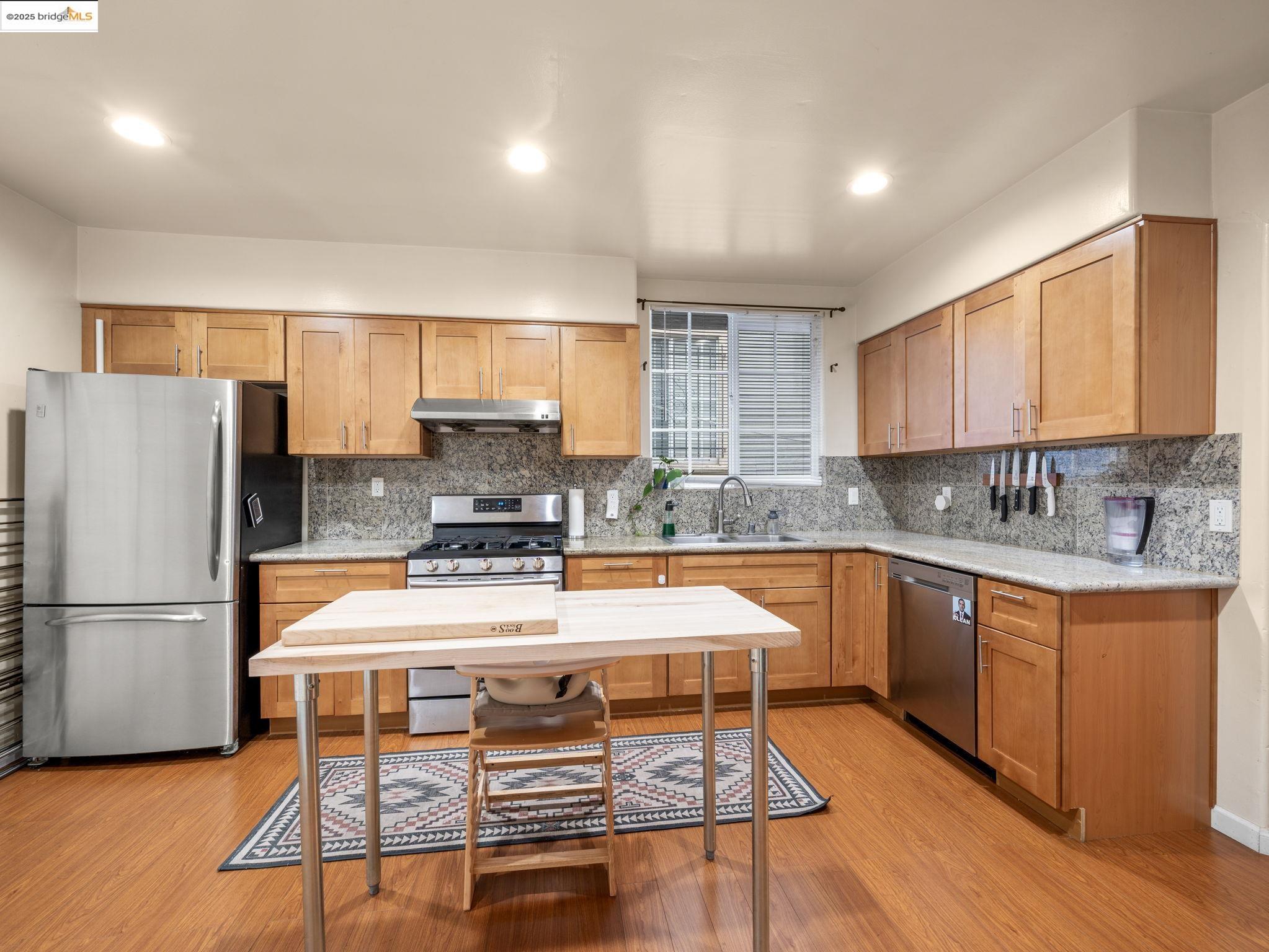 Detail Gallery Image 15 of 35 For 340 Foothill Blvd, Oakland,  CA 94606 - 3 Beds | 1 Baths