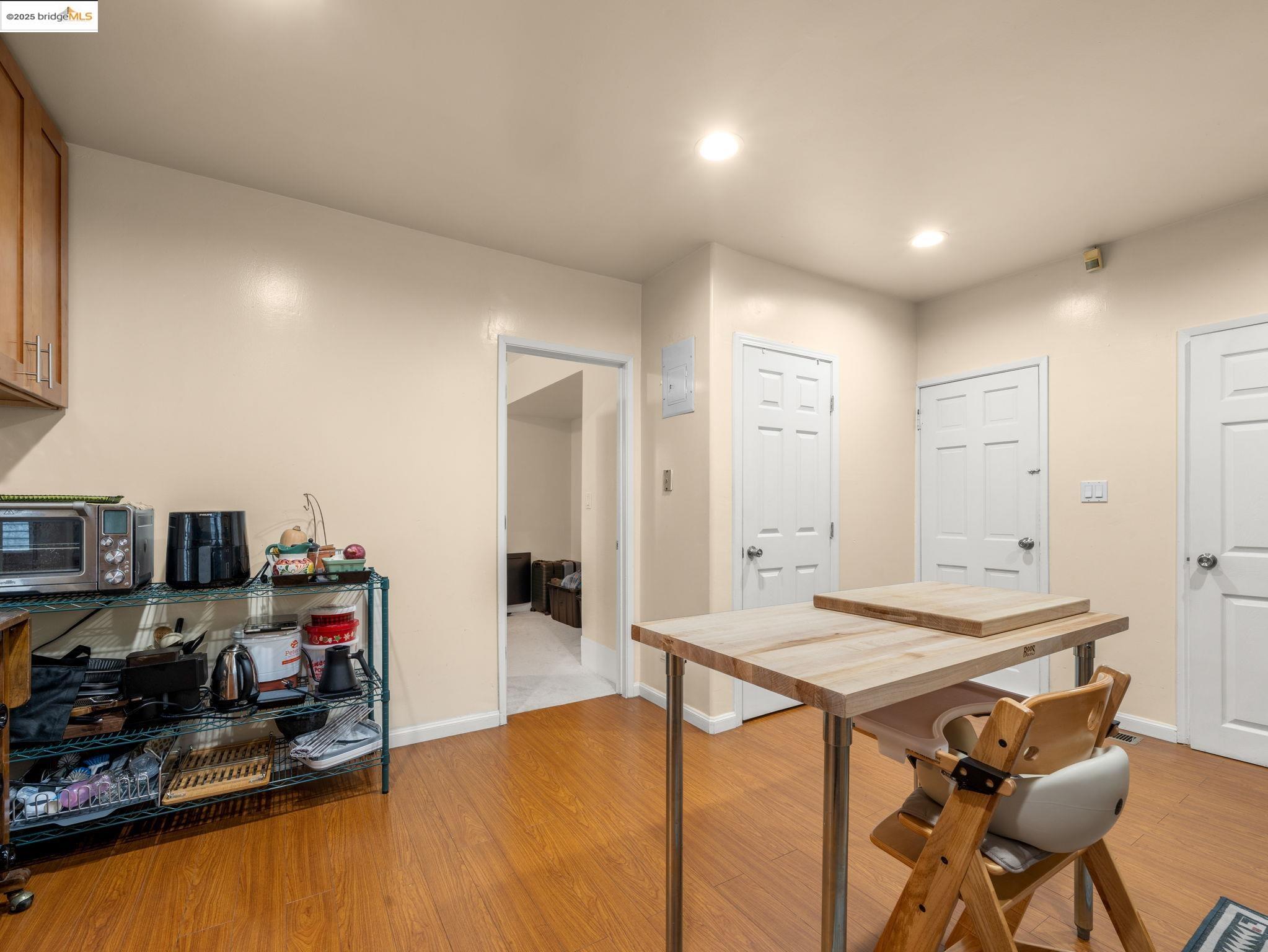 Detail Gallery Image 17 of 35 For 340 Foothill Blvd, Oakland,  CA 94606 - 3 Beds | 1 Baths