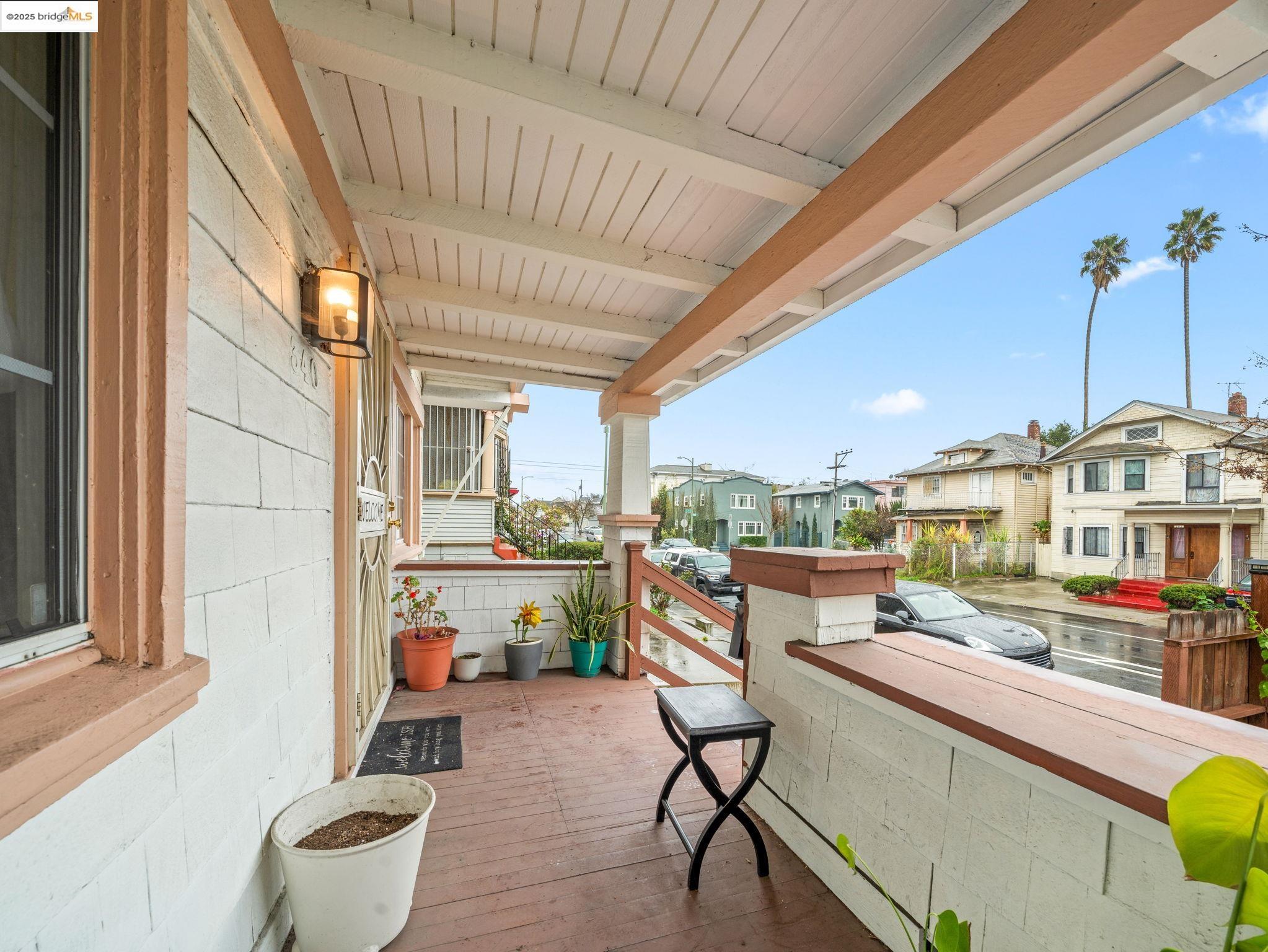 Detail Gallery Image 3 of 35 For 340 Foothill Blvd, Oakland,  CA 94606 - 3 Beds | 1 Baths