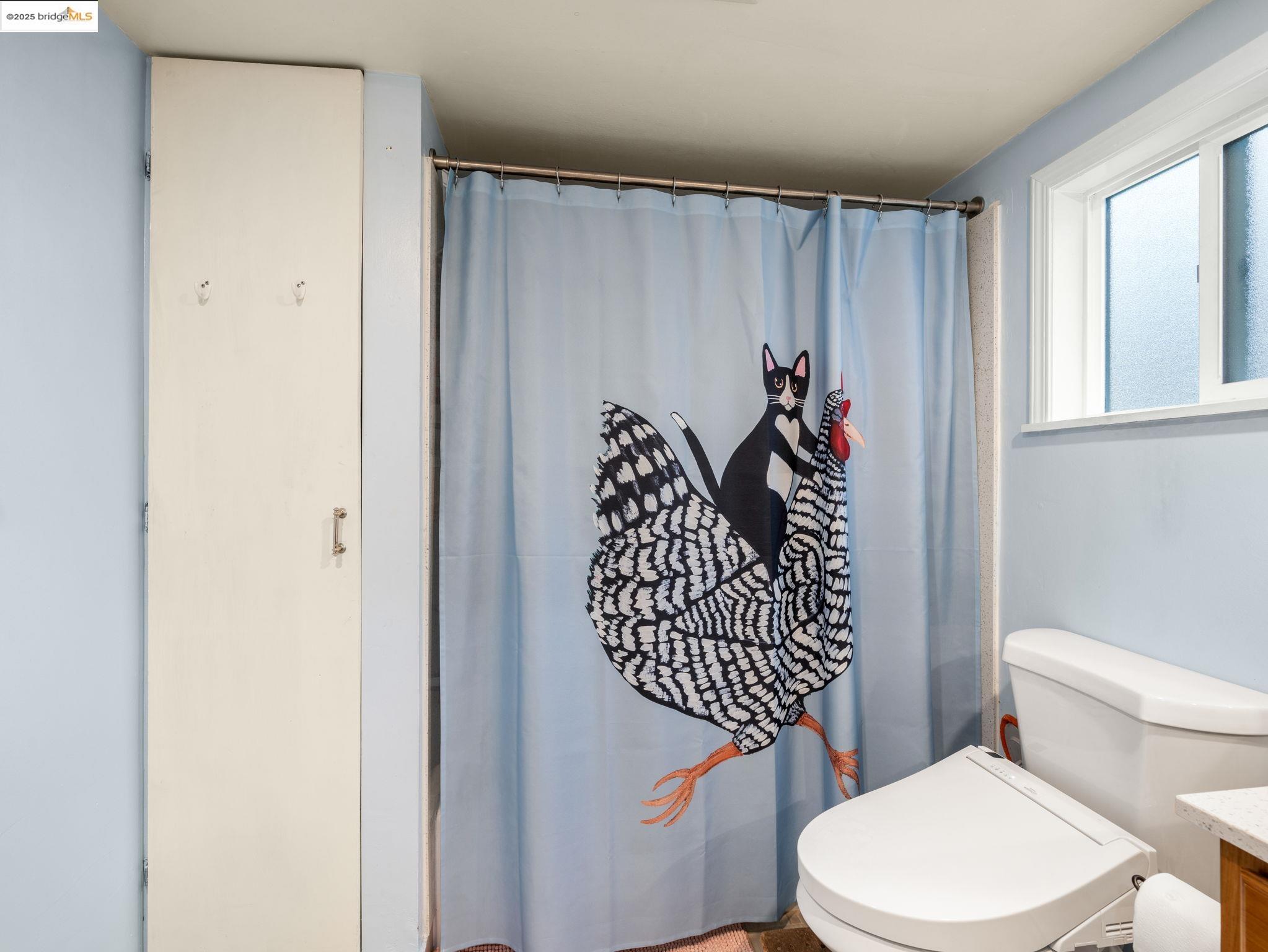 Detail Gallery Image 27 of 35 For 340 Foothill Blvd, Oakland,  CA 94606 - 3 Beds | 1 Baths