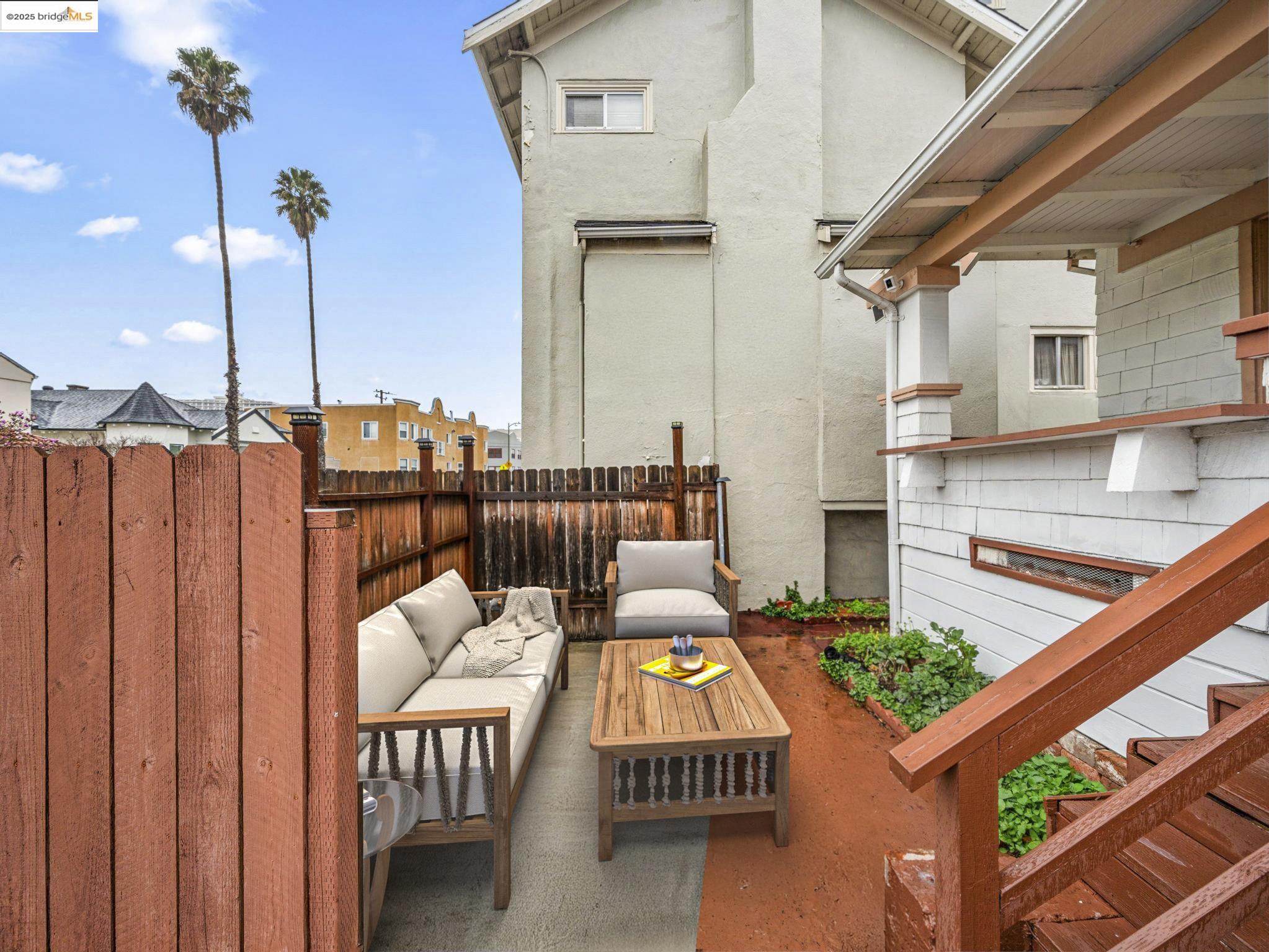 Detail Gallery Image 33 of 35 For 340 Foothill Blvd, Oakland,  CA 94606 - 3 Beds | 1 Baths