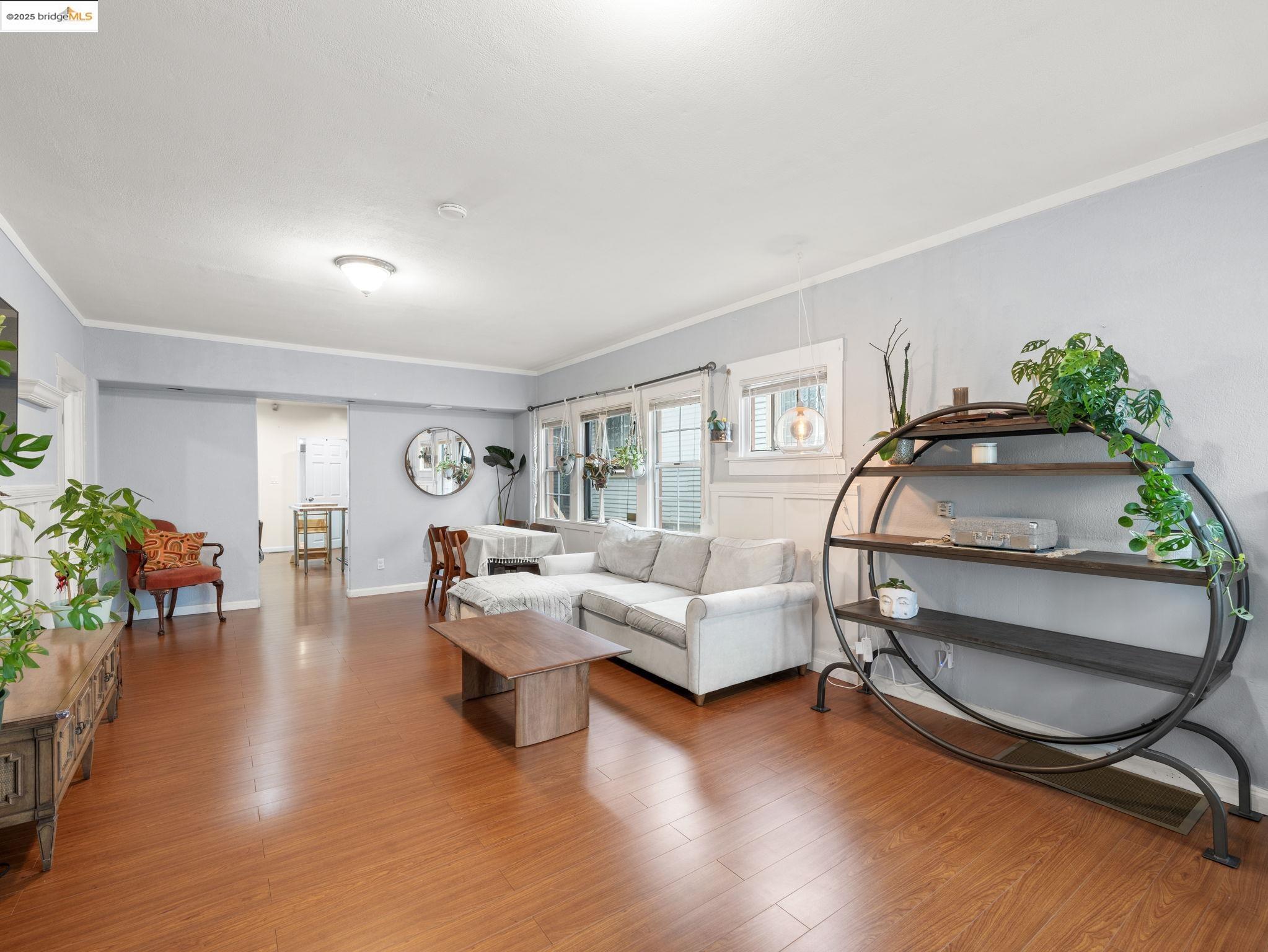 Detail Gallery Image 5 of 35 For 340 Foothill Blvd, Oakland,  CA 94606 - 3 Beds | 1 Baths