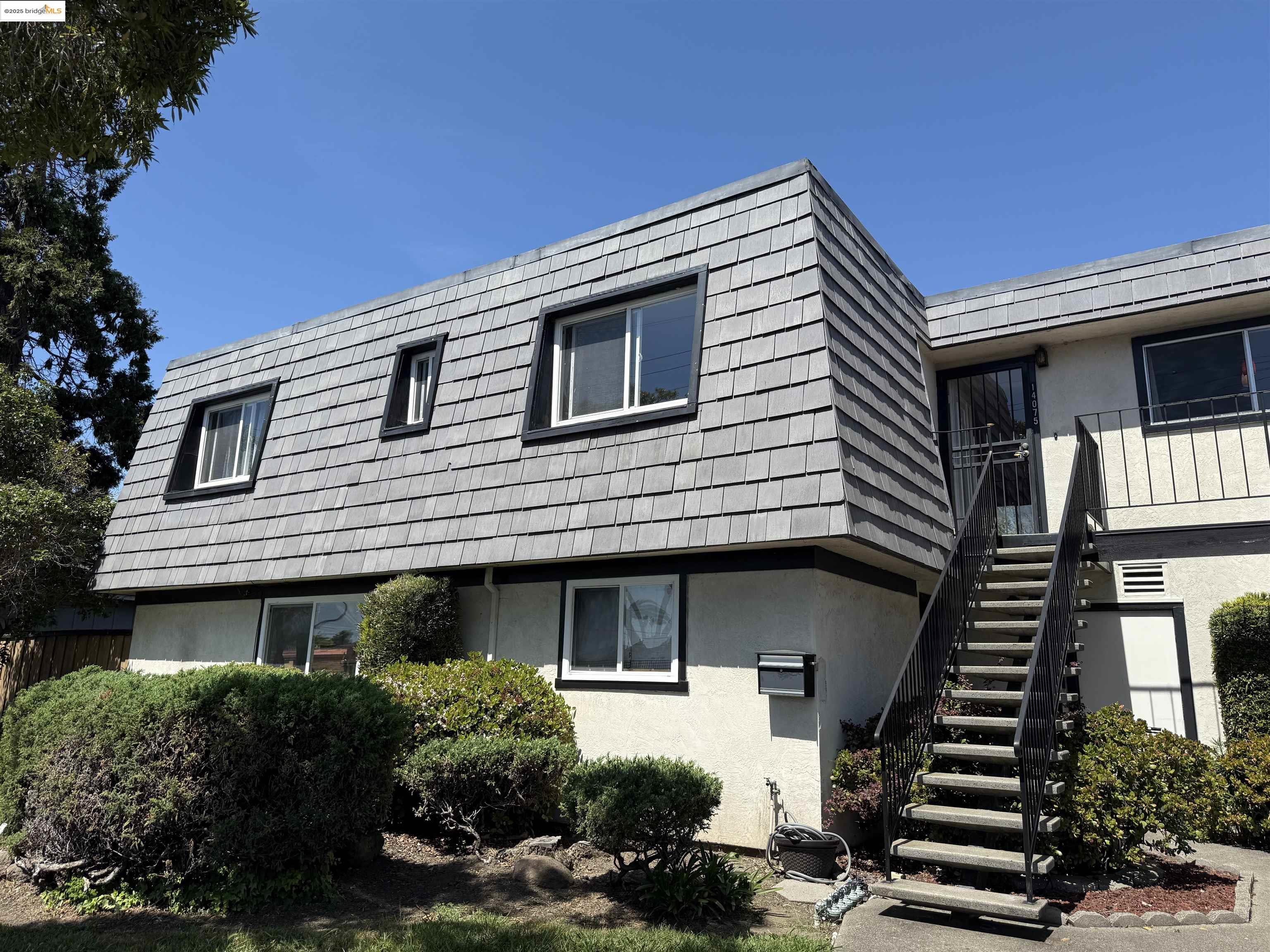Detail Gallery Image 1 of 21 For 14075 Doolittle Drive, San Leandro,  CA 94577 - 2 Beds | 2 Baths