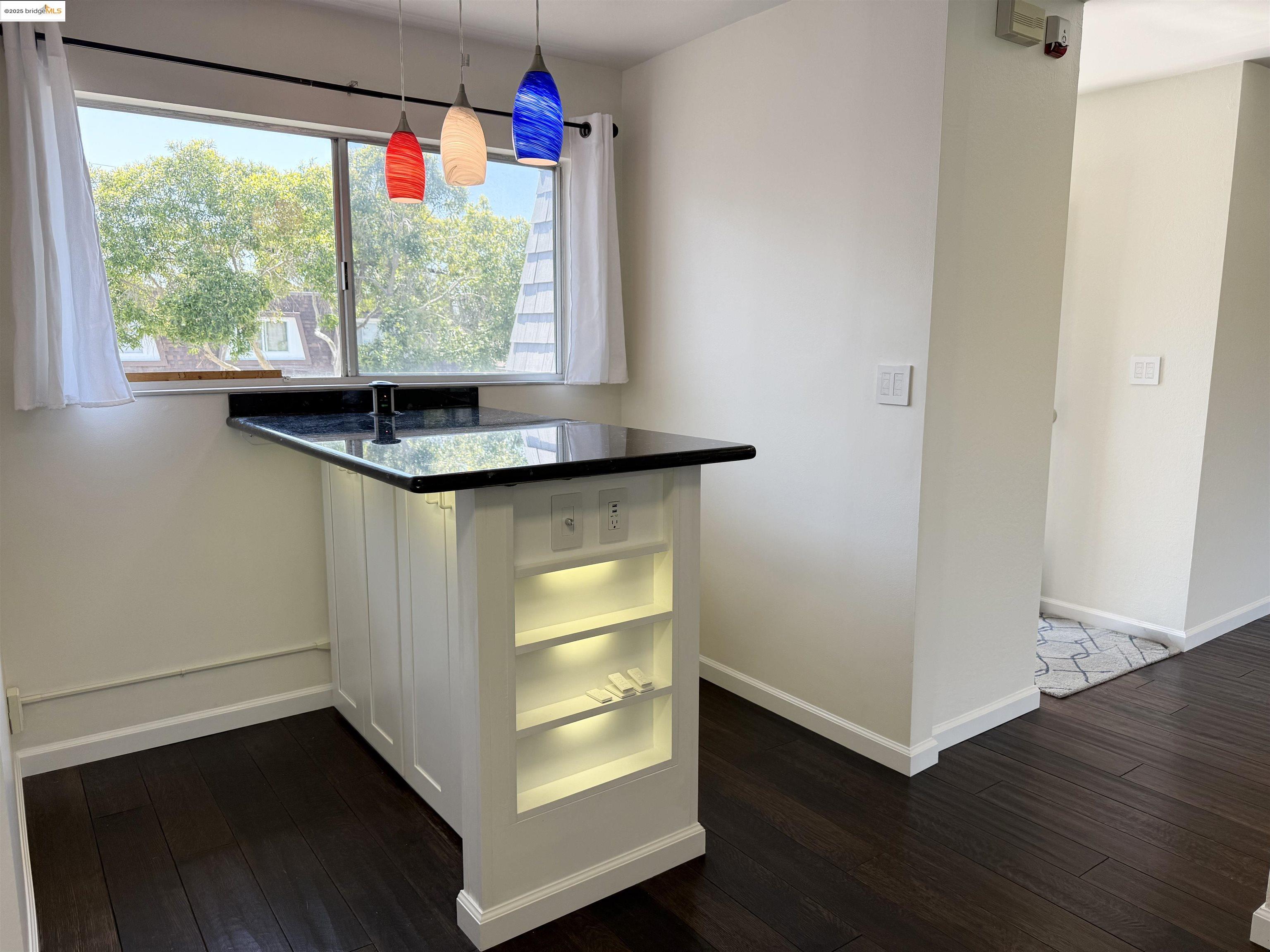 Detail Gallery Image 12 of 21 For 14075 Doolittle Drive, San Leandro,  CA 94577 - 2 Beds | 2 Baths