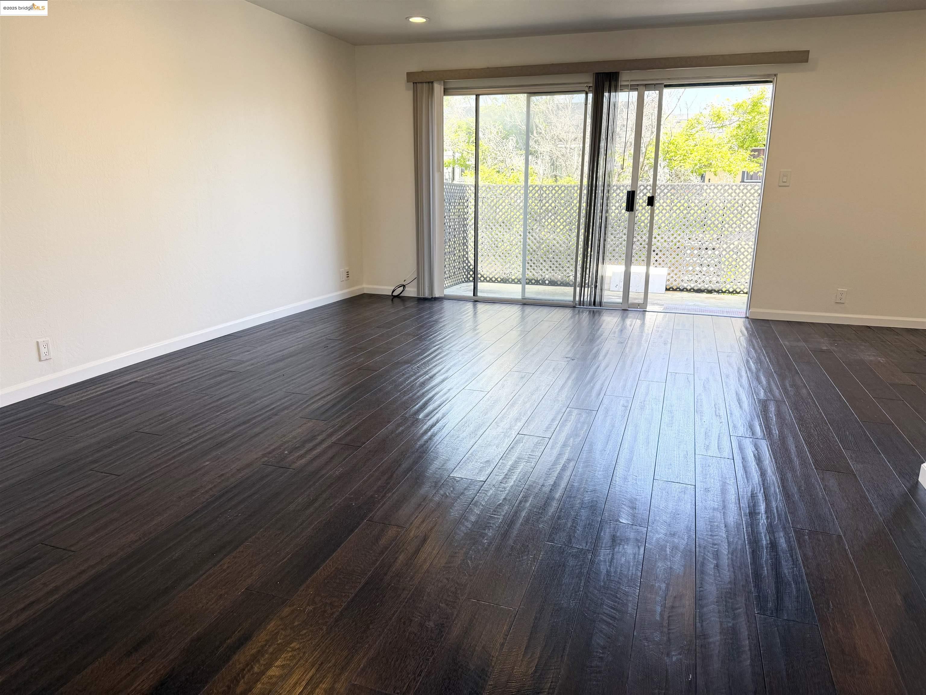 Detail Gallery Image 3 of 21 For 14075 Doolittle Drive, San Leandro,  CA 94577 - 2 Beds | 2 Baths
