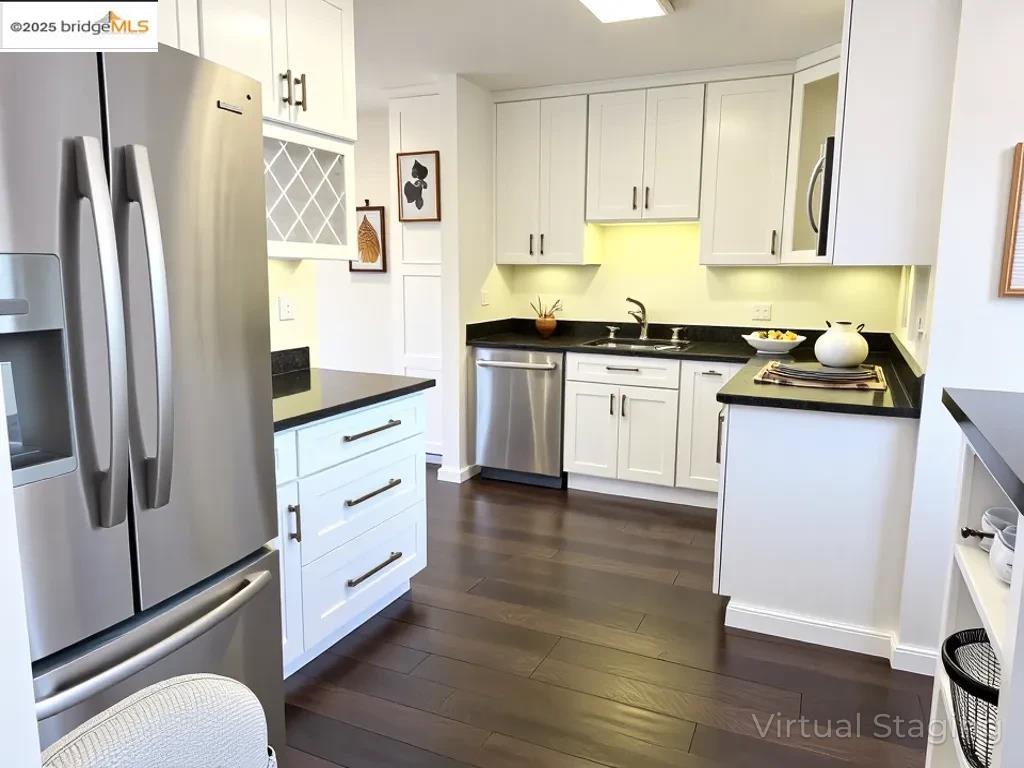 Detail Gallery Image 8 of 21 For 14075 Doolittle Drive, San Leandro,  CA 94577 - 2 Beds | 2 Baths