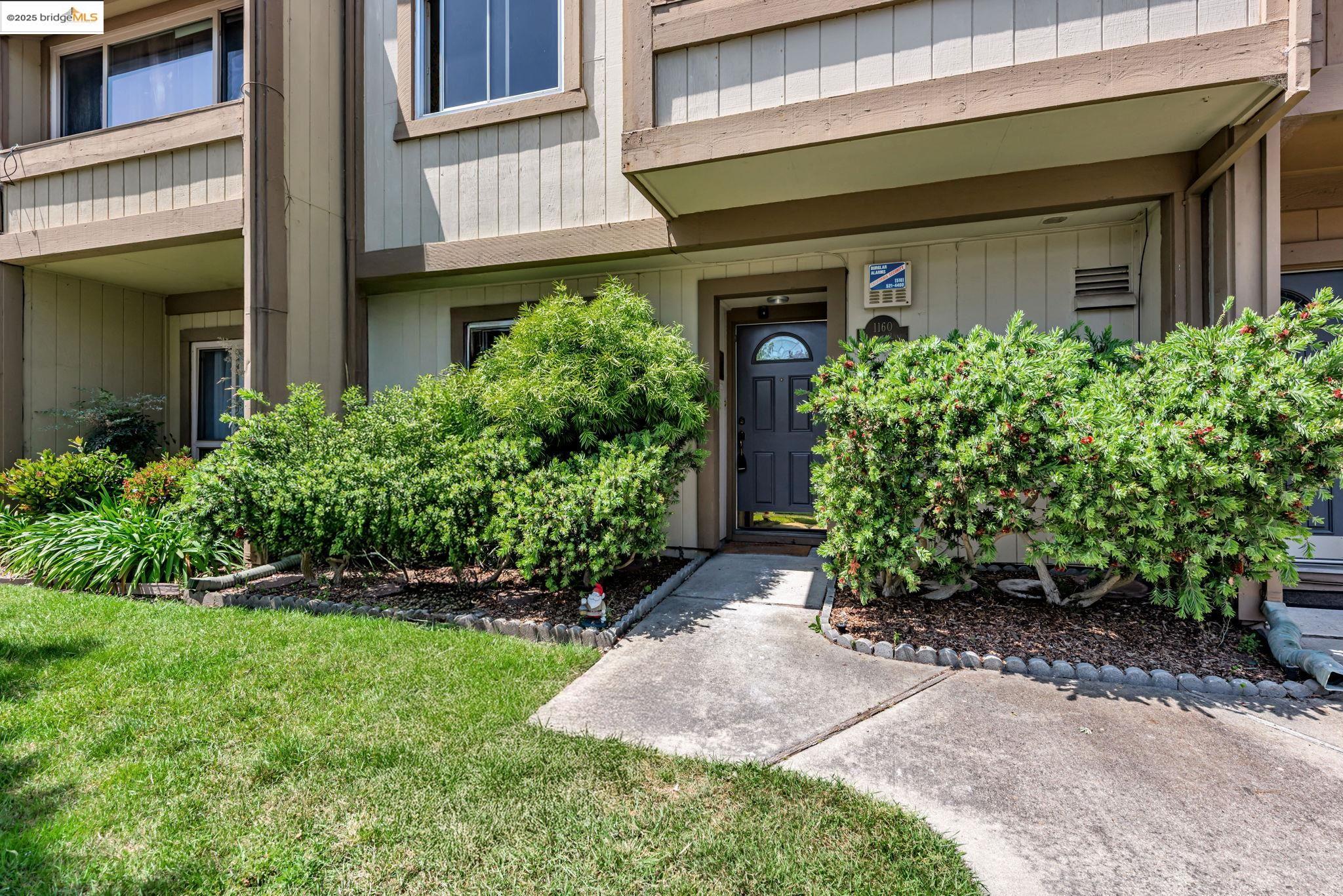 Detail Gallery Image 1 of 36 For 1160 Marianas Ln, Alameda,  CA 94502 - 3 Beds | 2/1 Baths