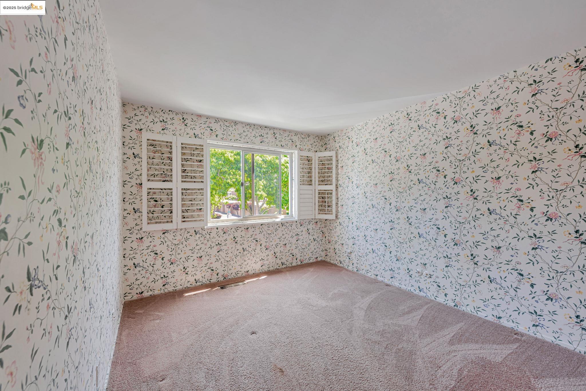 Detail Gallery Image 12 of 36 For 1160 Marianas Ln, Alameda,  CA 94502 - 3 Beds | 2/1 Baths