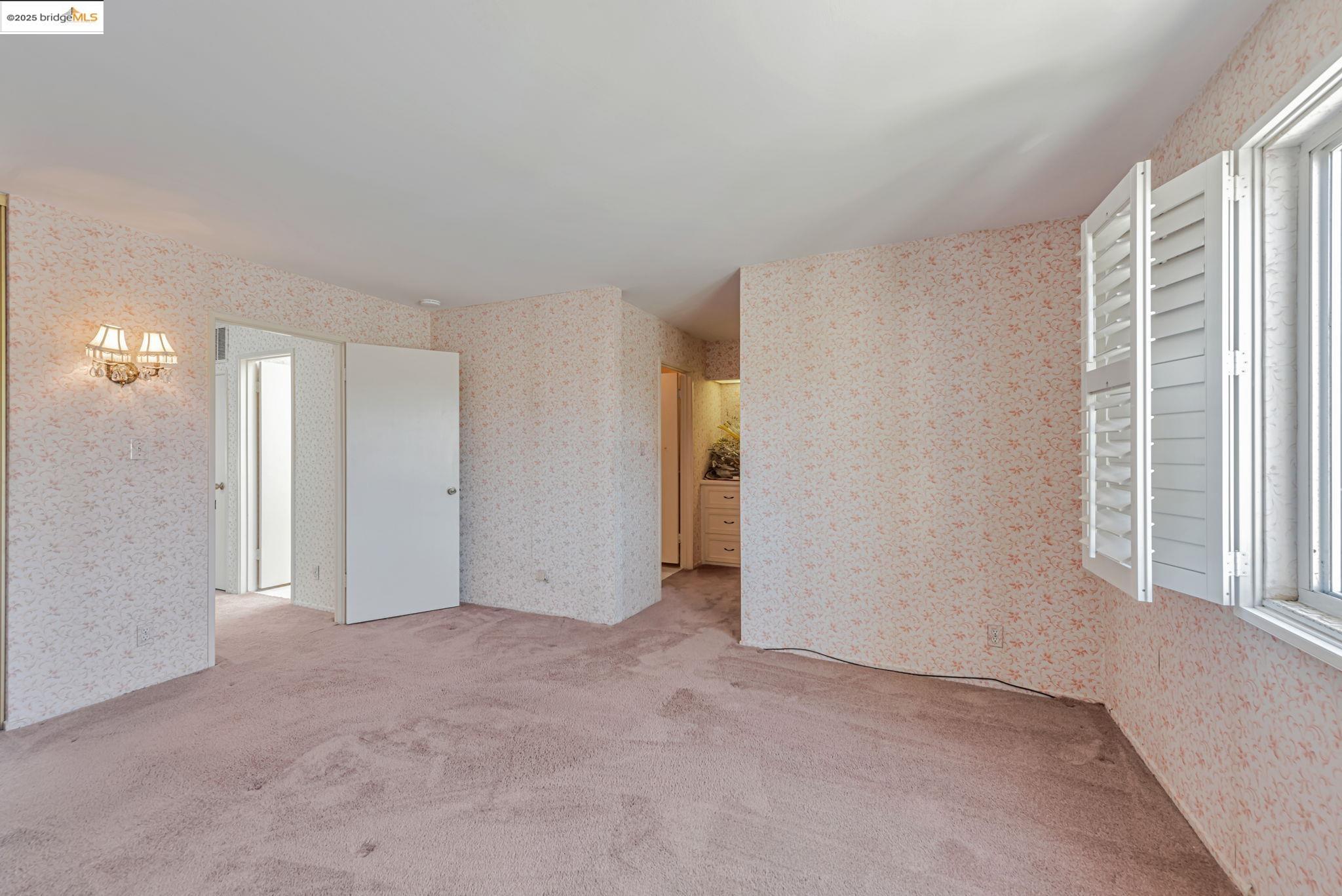 Detail Gallery Image 22 of 36 For 1160 Marianas Ln, Alameda,  CA 94502 - 3 Beds | 2/1 Baths