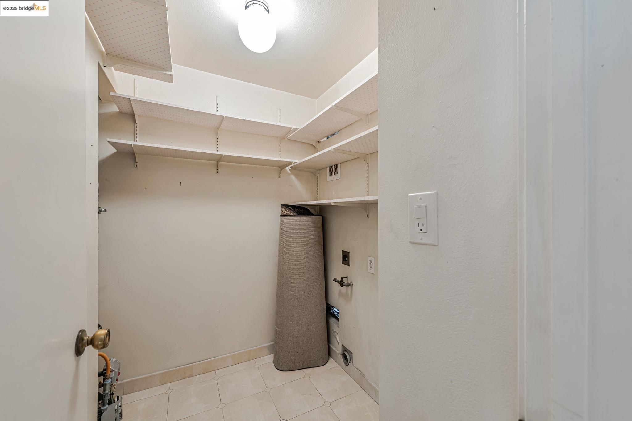 Detail Gallery Image 24 of 36 For 1160 Marianas Ln, Alameda,  CA 94502 - 3 Beds | 2/1 Baths