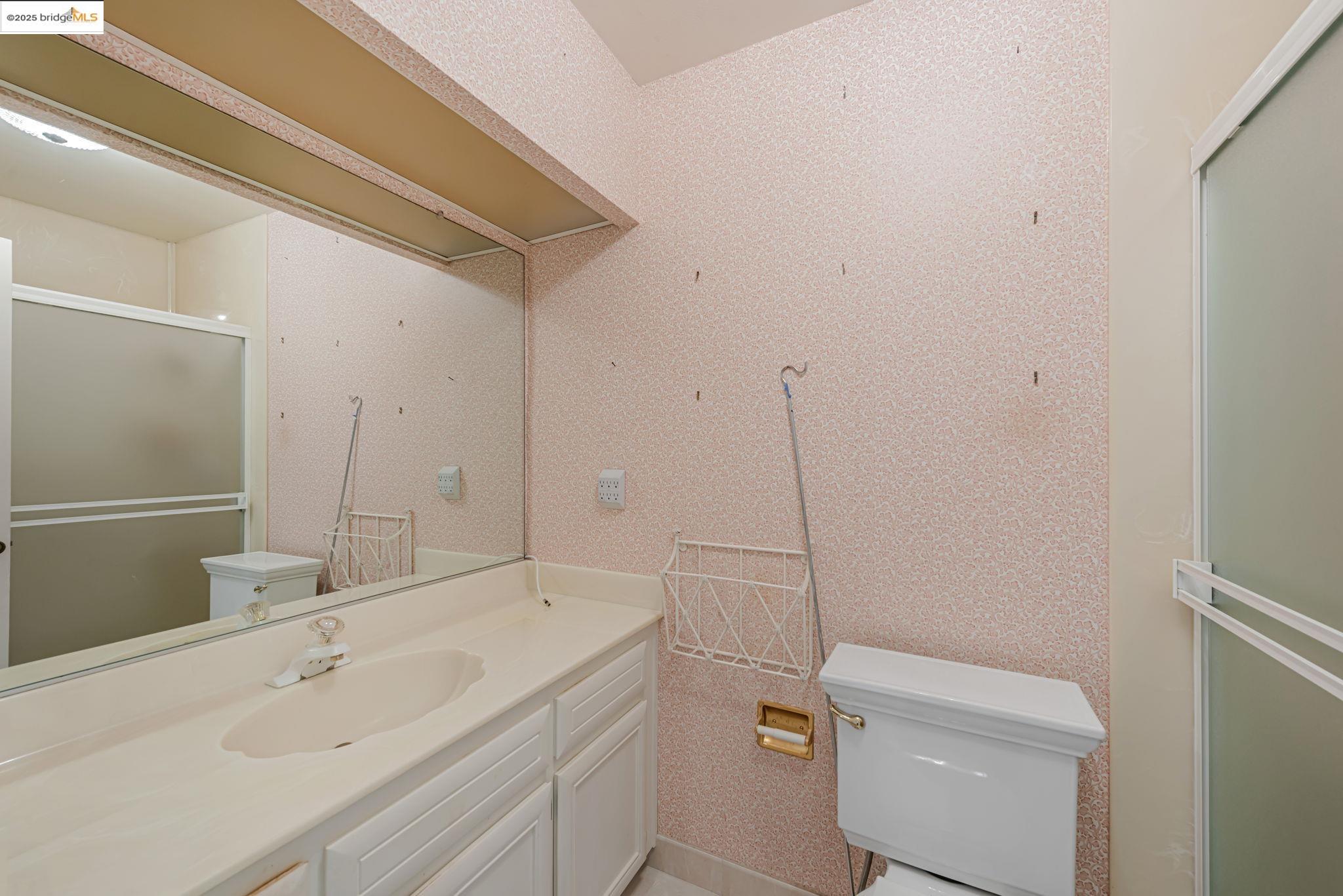 Detail Gallery Image 26 of 36 For 1160 Marianas Ln, Alameda,  CA 94502 - 3 Beds | 2/1 Baths