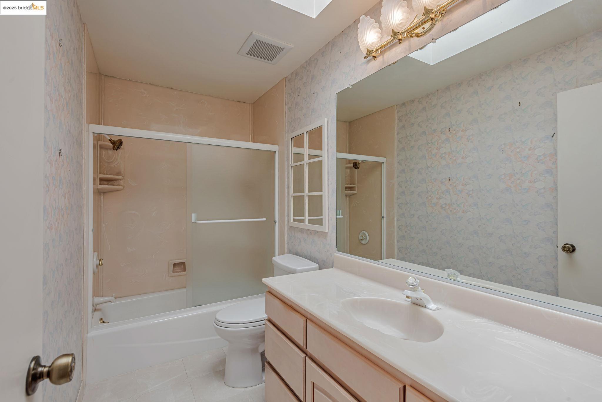 Detail Gallery Image 27 of 36 For 1160 Marianas Ln, Alameda,  CA 94502 - 3 Beds | 2/1 Baths