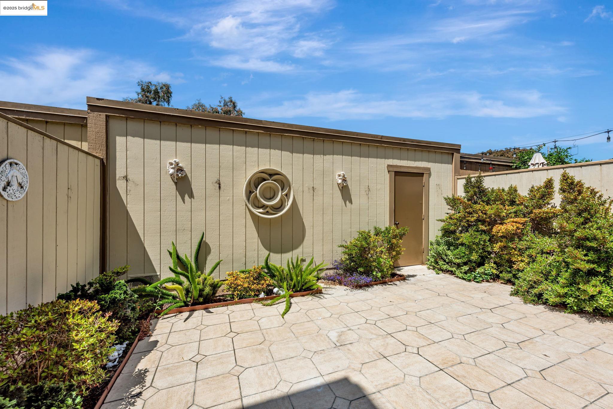 Detail Gallery Image 30 of 36 For 1160 Marianas Ln, Alameda,  CA 94502 - 3 Beds | 2/1 Baths