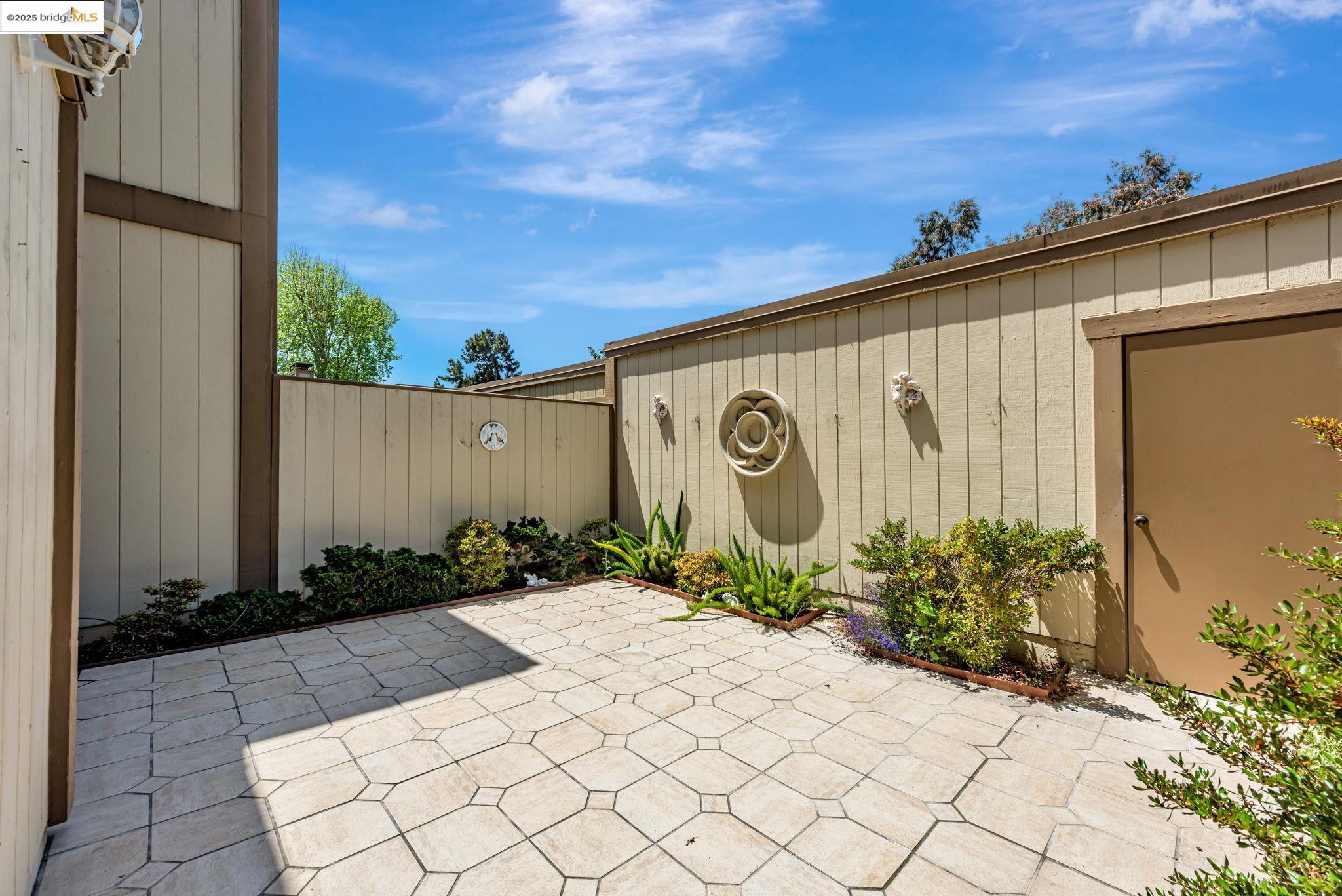 Detail Gallery Image 31 of 36 For 1160 Marianas Ln, Alameda,  CA 94502 - 3 Beds | 2/1 Baths