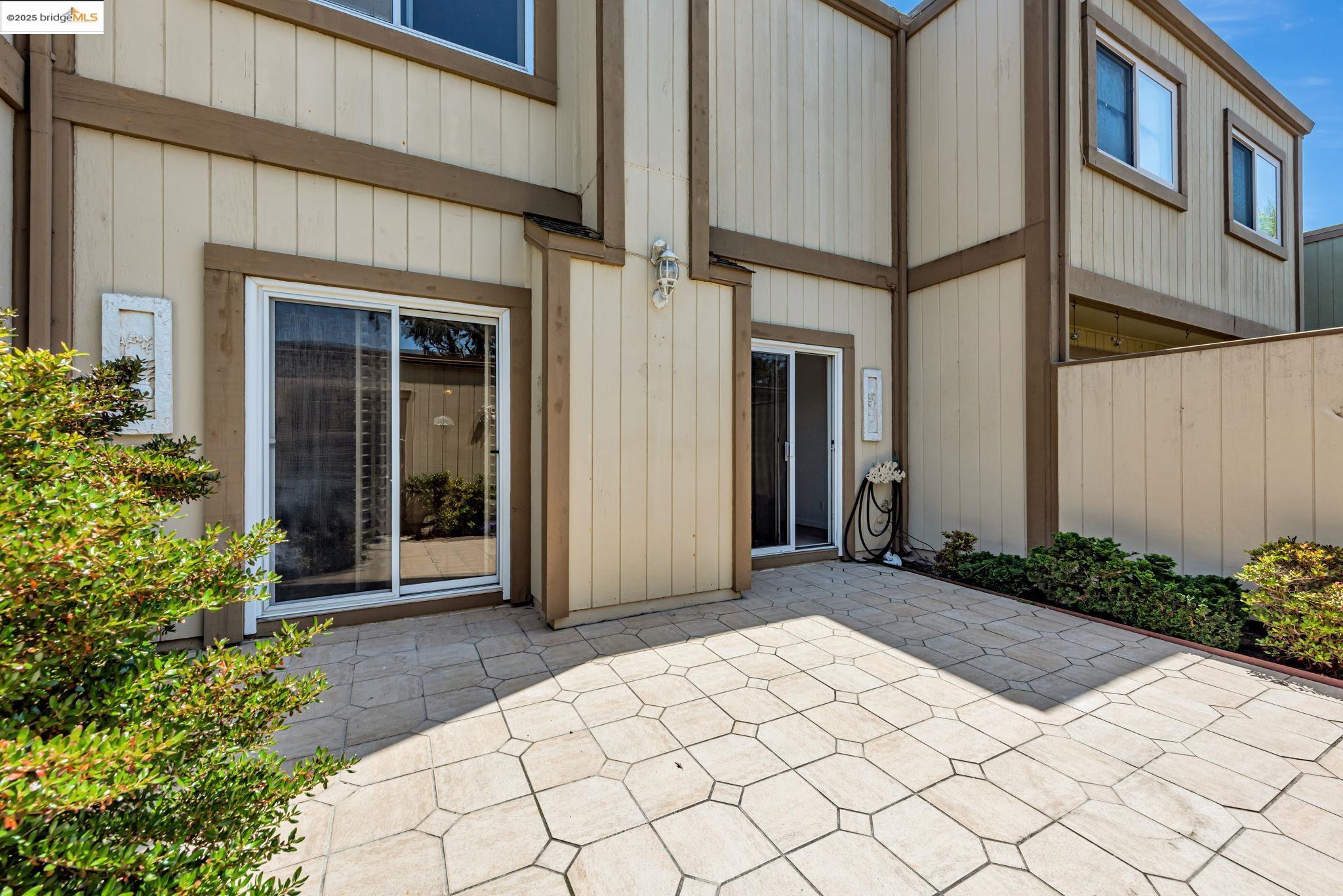 Detail Gallery Image 32 of 36 For 1160 Marianas Ln, Alameda,  CA 94502 - 3 Beds | 2/1 Baths
