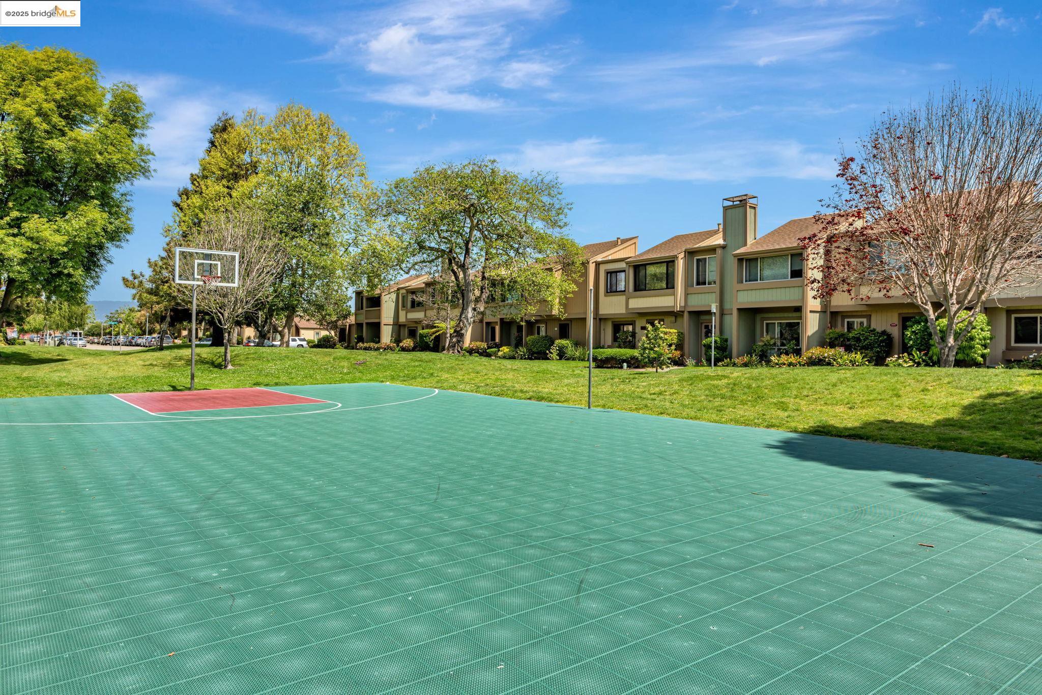 Detail Gallery Image 33 of 36 For 1160 Marianas Ln, Alameda,  CA 94502 - 3 Beds | 2/1 Baths