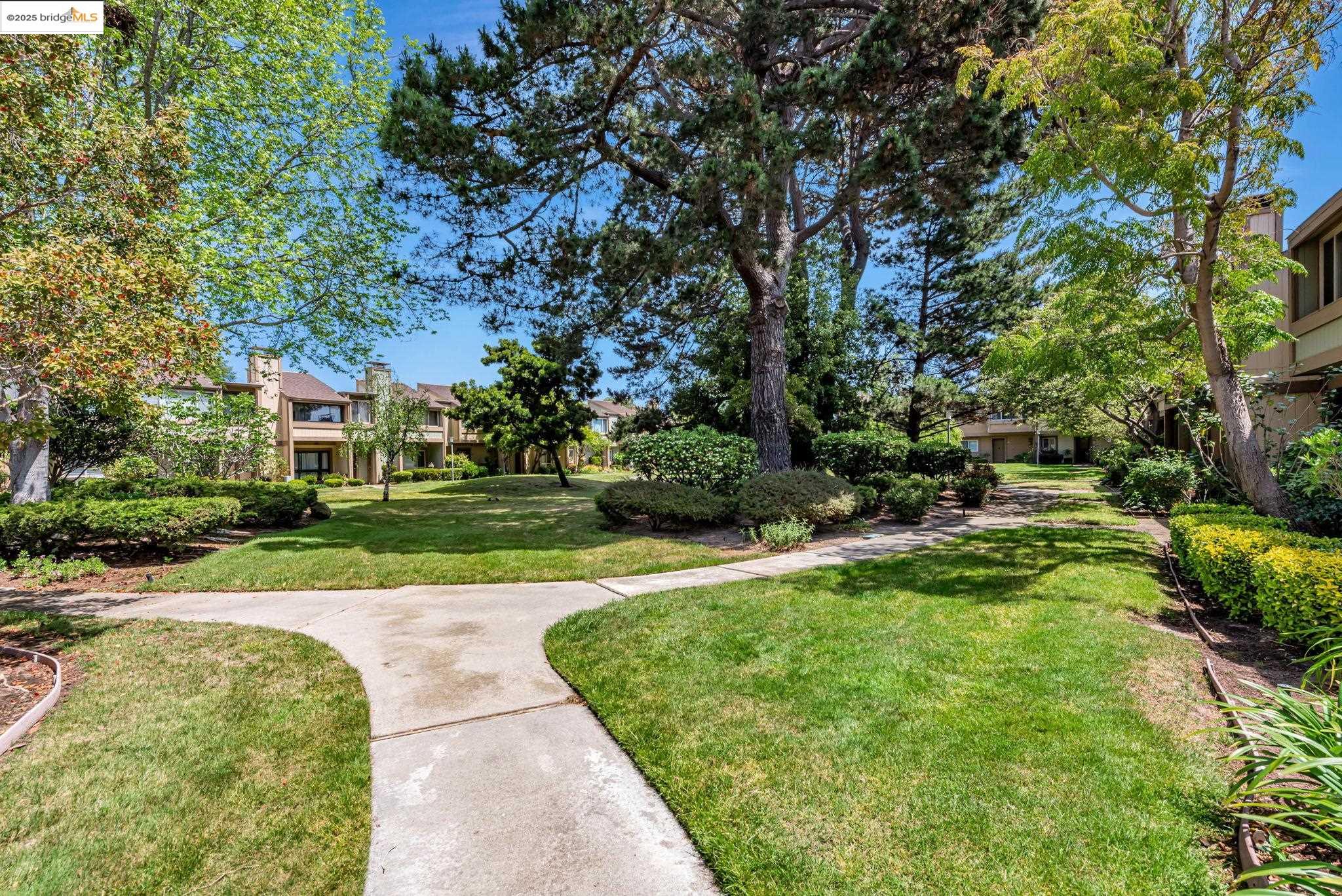 Detail Gallery Image 35 of 36 For 1160 Marianas Ln, Alameda,  CA 94502 - 3 Beds | 2/1 Baths