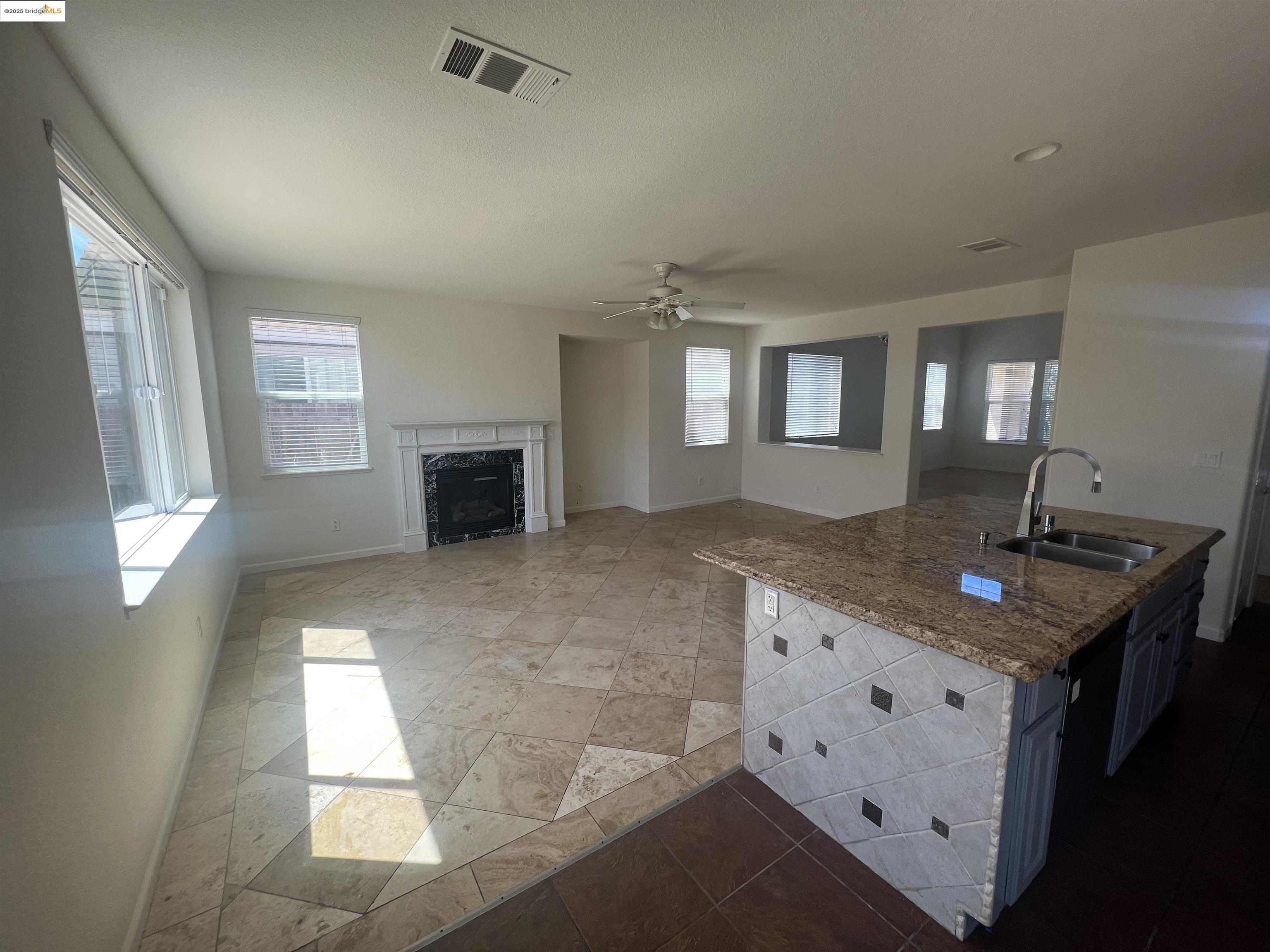 Detail Gallery Image 4 of 15 For 74 Vella Cir, Oakley,  CA 94561 - 4 Beds | 3/1 Baths
