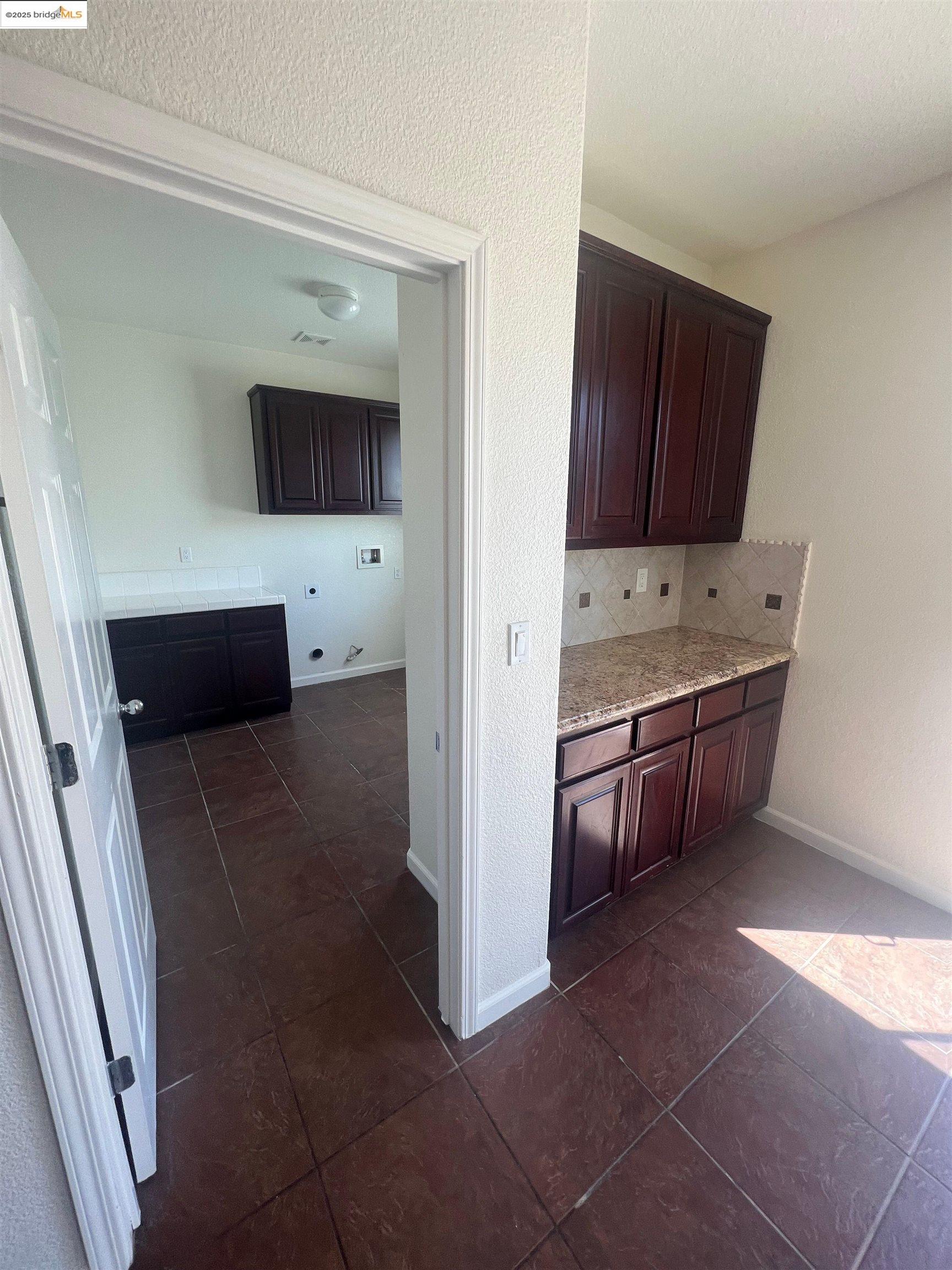 Detail Gallery Image 7 of 15 For 74 Vella Cir, Oakley,  CA 94561 - 4 Beds | 3/1 Baths