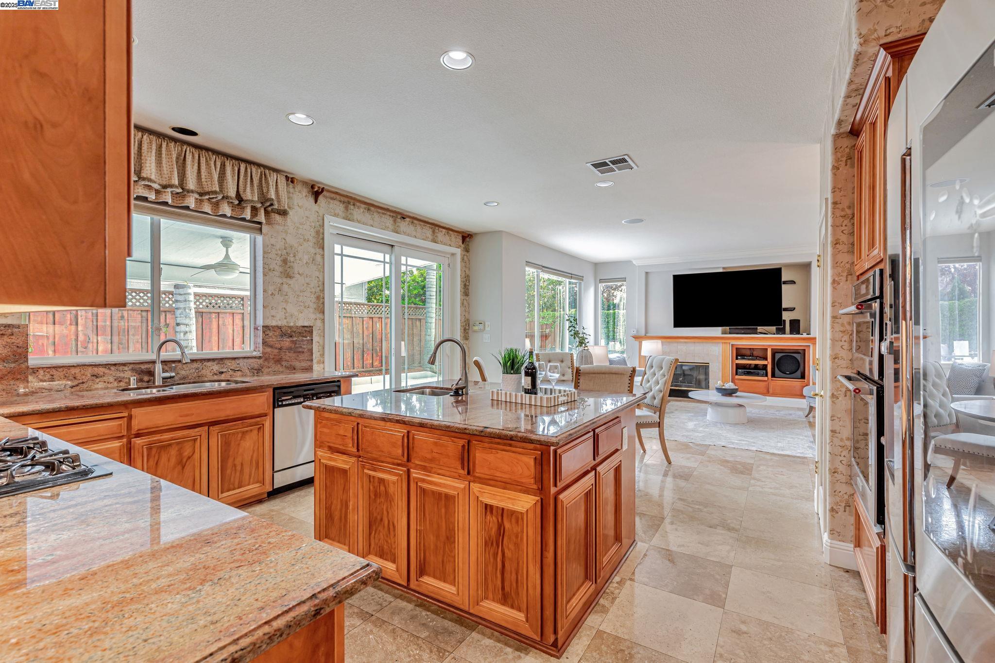 Detail Gallery Image 12 of 48 For 958 Monticelli Ct, Gilroy,  CA 95020 - 4 Beds | 3 Baths