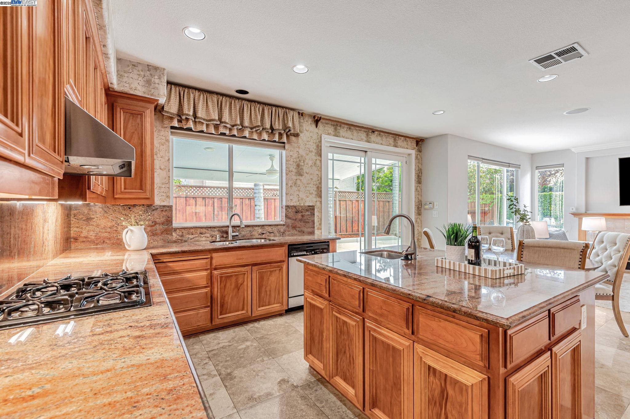 Detail Gallery Image 13 of 48 For 958 Monticelli Ct, Gilroy,  CA 95020 - 4 Beds | 3 Baths