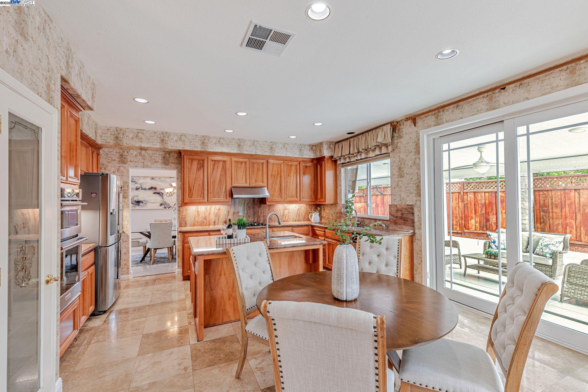 Detail Gallery Image 14 of 48 For 958 Monticelli Ct, Gilroy,  CA 95020 - 4 Beds | 3 Baths