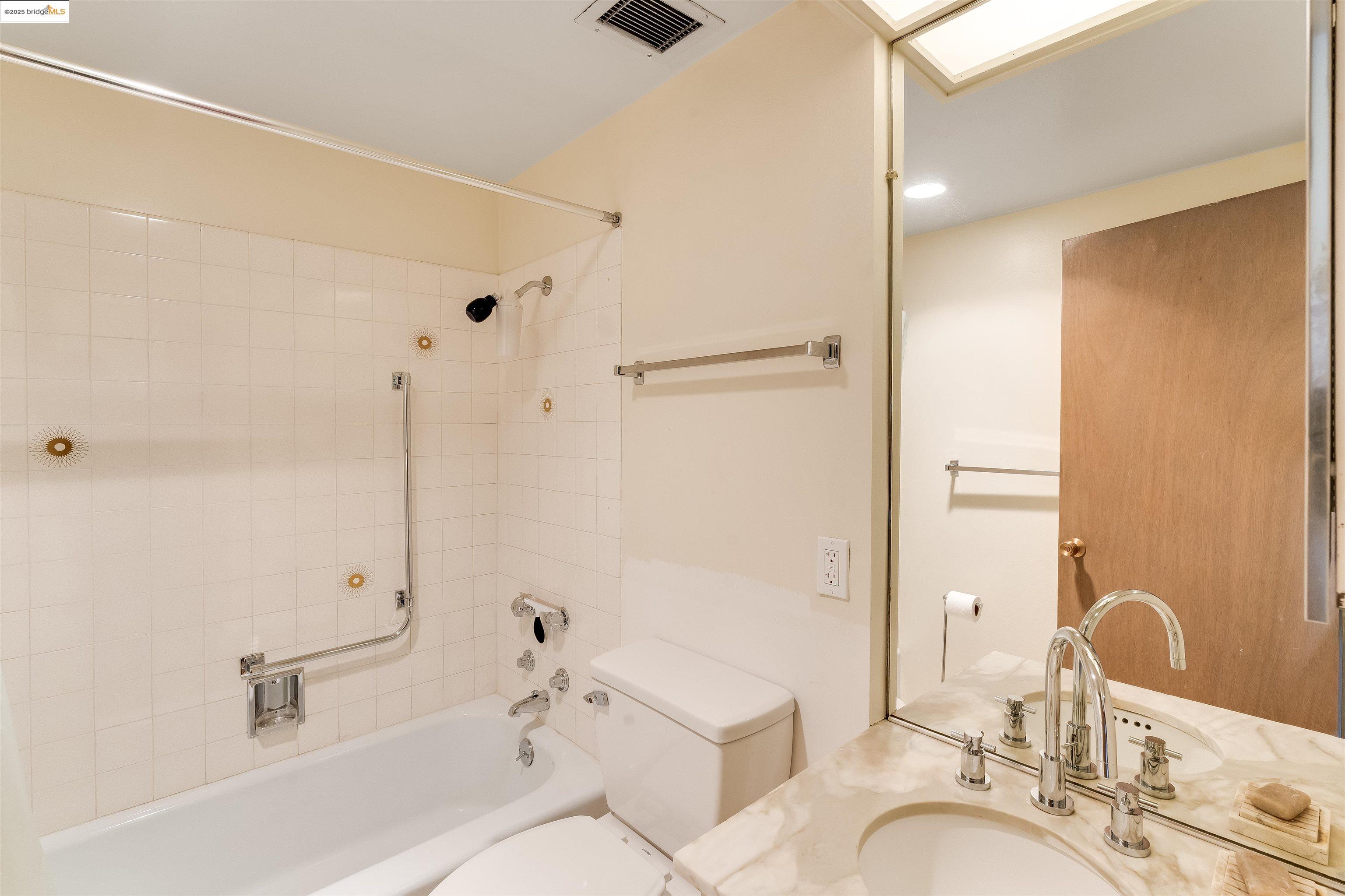 Detail Gallery Image 20 of 45 For 2550 Dana St 8h,  Berkeley,  CA 94704 - 0 Beds | 1 Baths