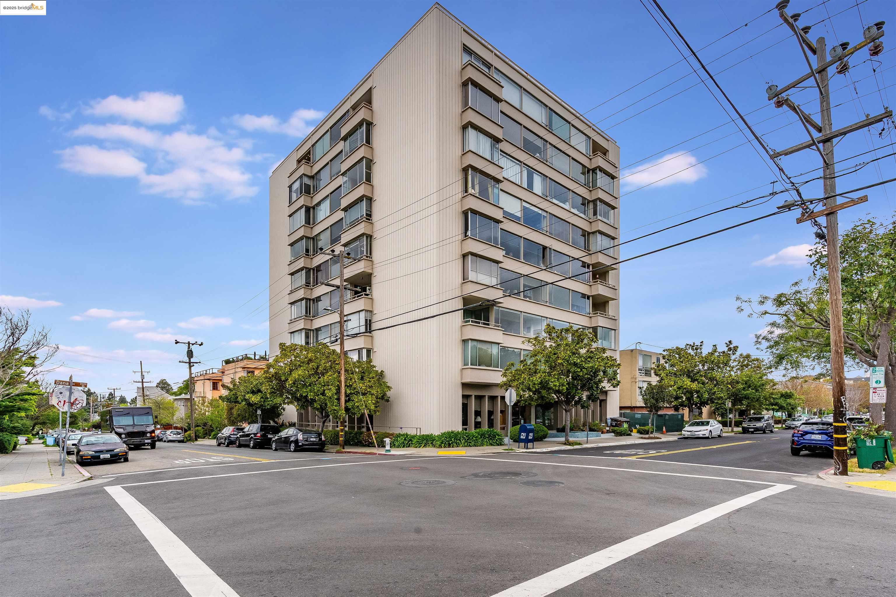 Detail Gallery Image 3 of 45 For 2550 Dana St 8h,  Berkeley,  CA 94704 - 0 Beds | 1 Baths