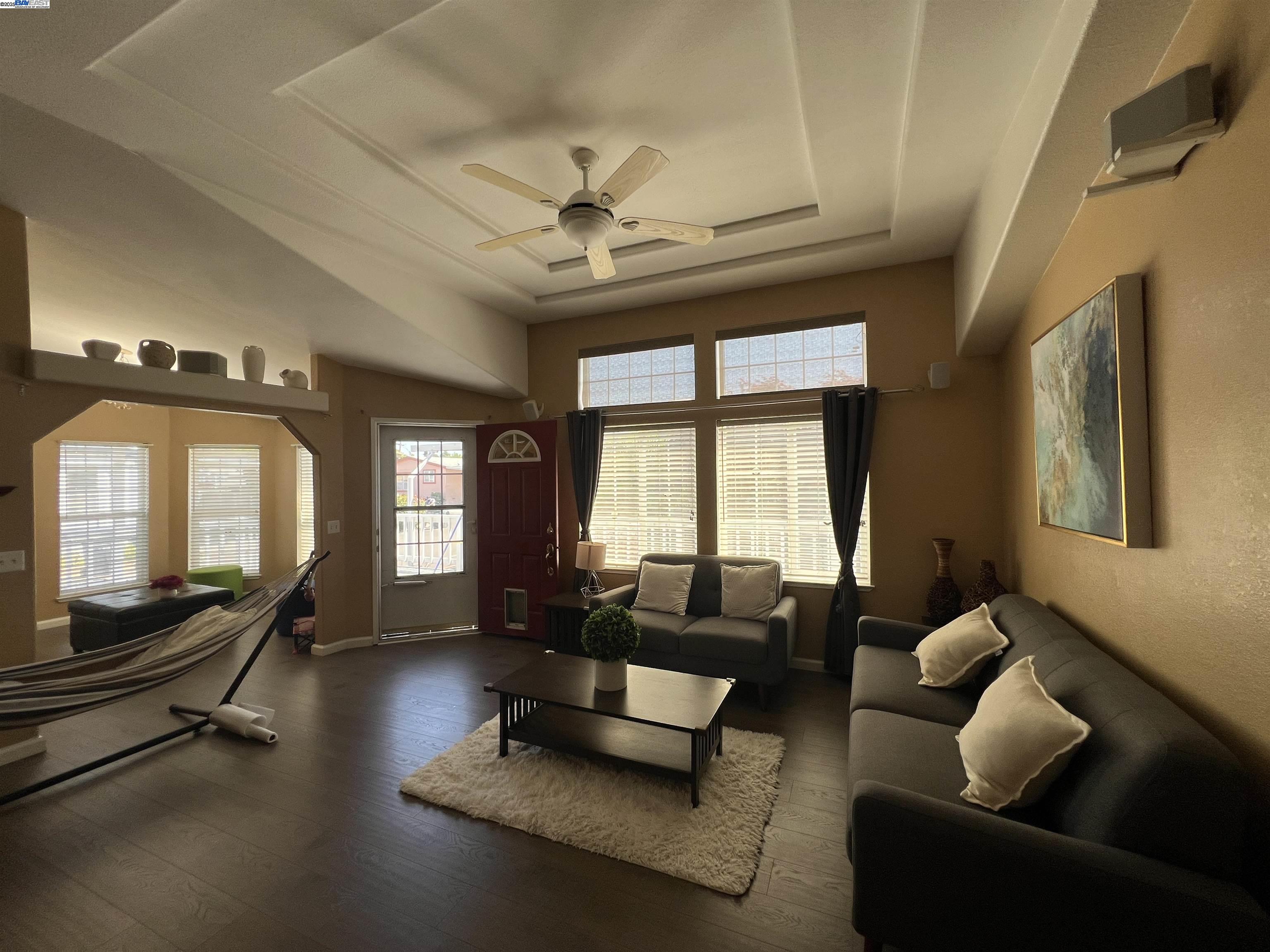 Detail Gallery Image 4 of 32 For 1225 Vienna Dr #103,  Sunnyvale,  CA 94089 - 3 Beds | 2 Baths