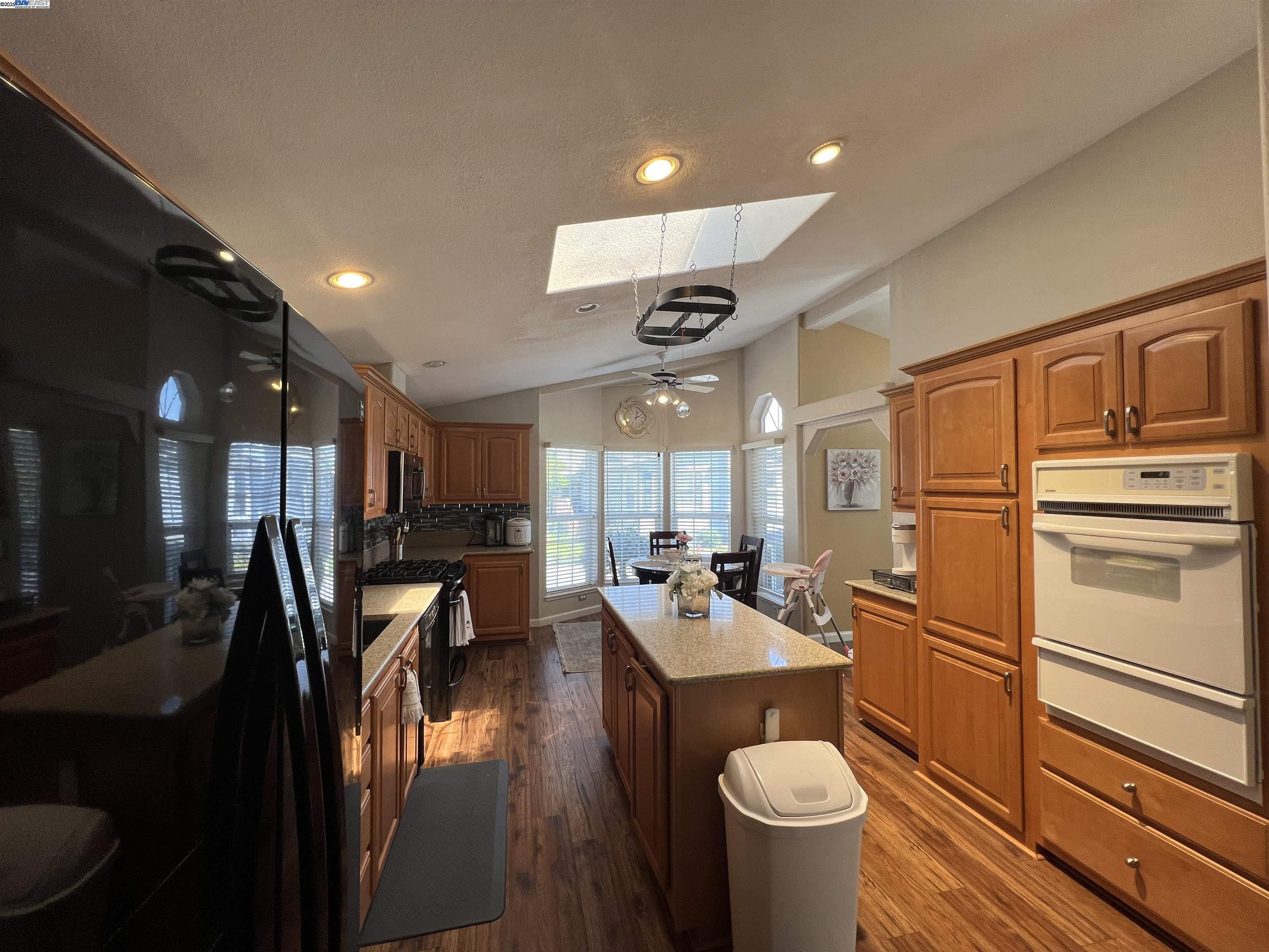Detail Gallery Image 7 of 32 For 1225 Vienna Dr #103,  Sunnyvale,  CA 94089 - 3 Beds | 2 Baths
