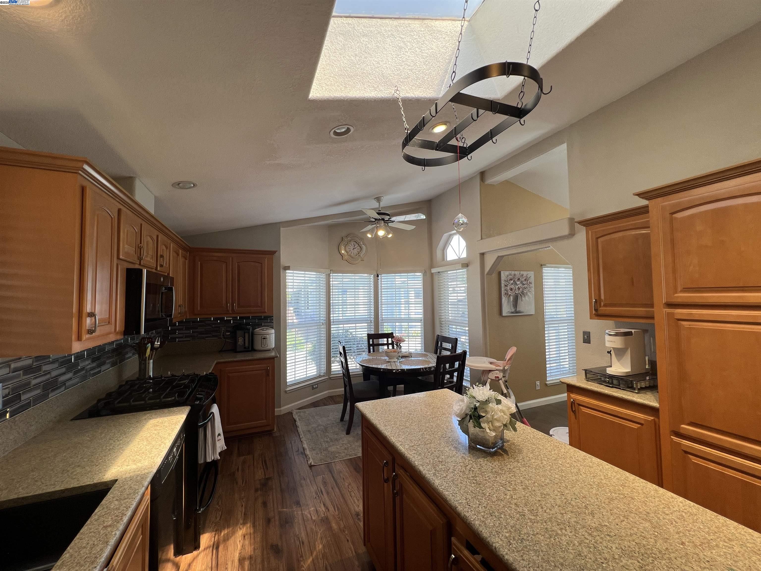 Detail Gallery Image 8 of 32 For 1225 Vienna Dr #103,  Sunnyvale,  CA 94089 - 3 Beds | 2 Baths