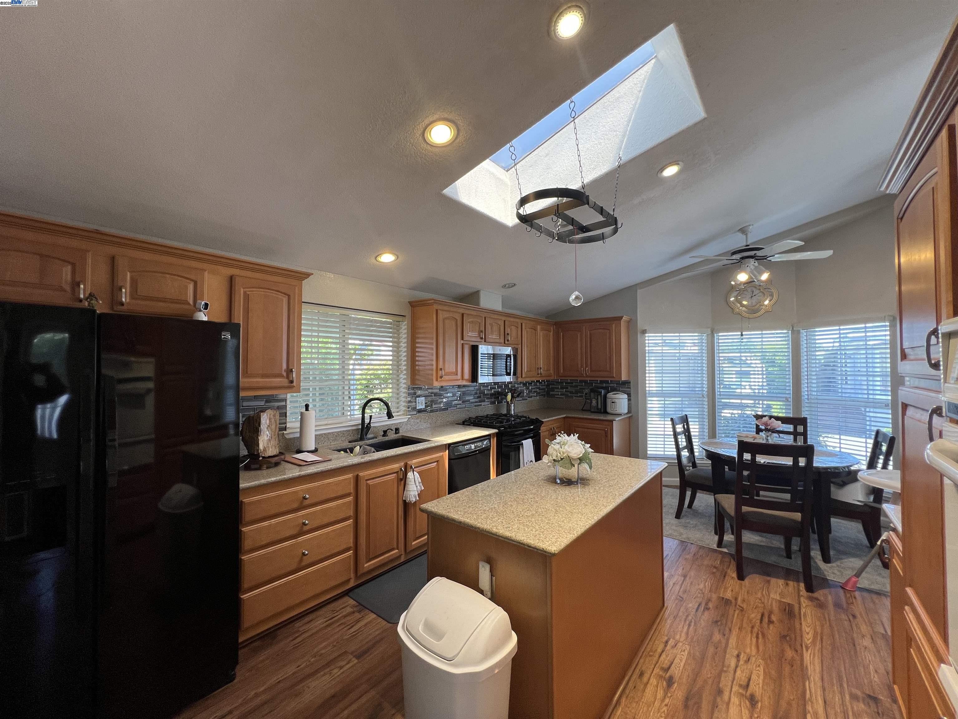 Detail Gallery Image 9 of 32 For 1225 Vienna Dr #103,  Sunnyvale,  CA 94089 - 3 Beds | 2 Baths