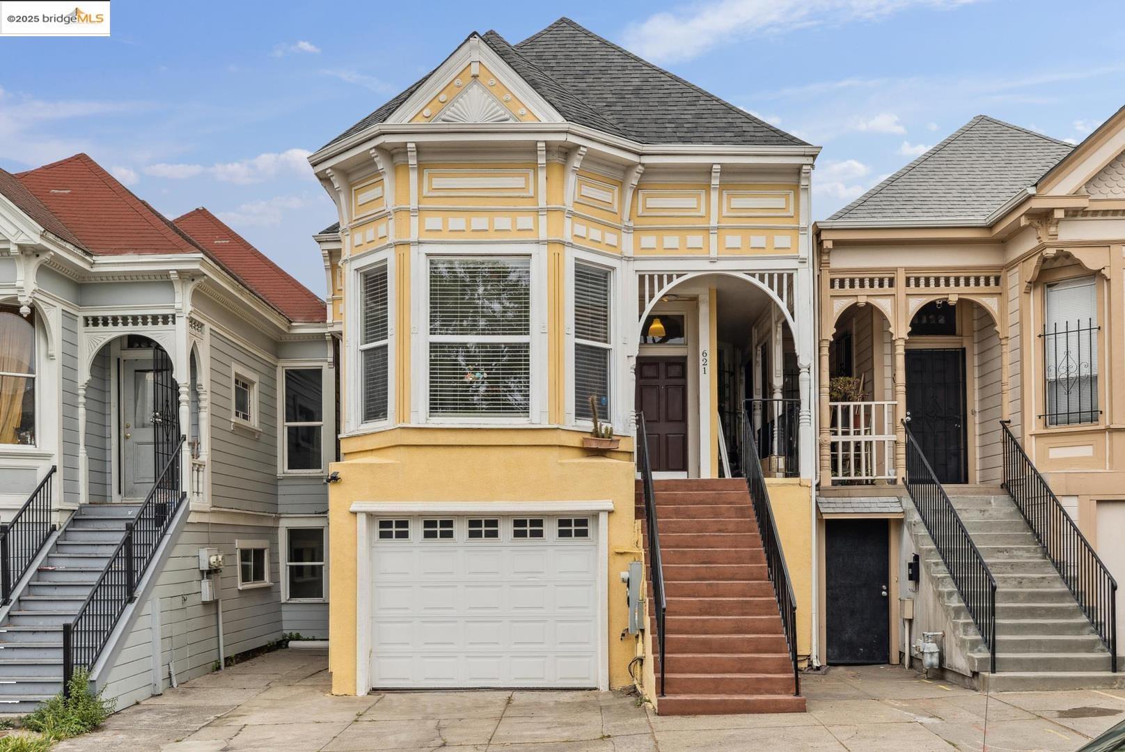 Detail Gallery Image 1 of 32 For 621 Fallon St, Oakland,  CA 94607 - 5 Beds | 2/1 Baths