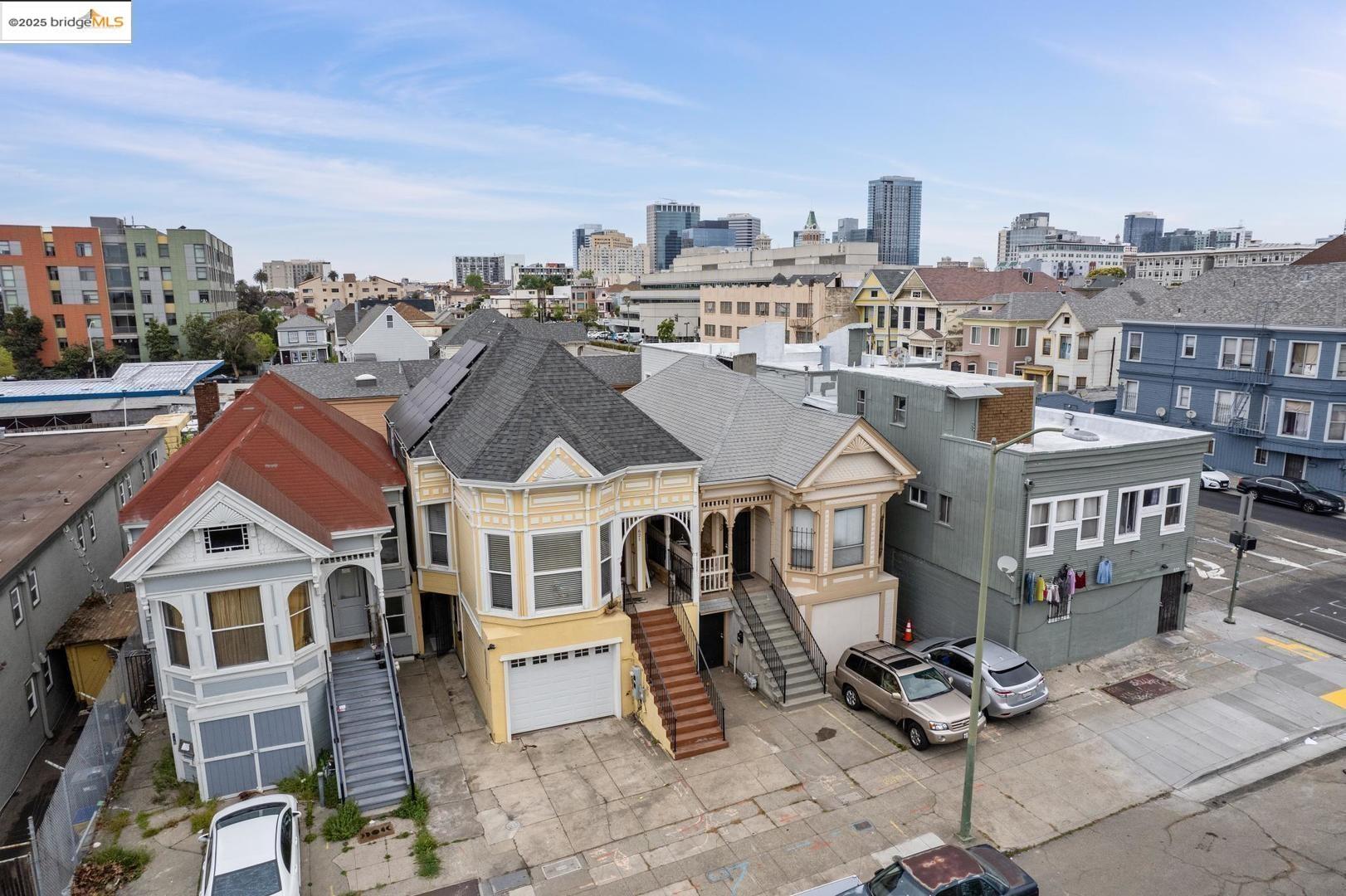 Detail Gallery Image 2 of 32 For 621 Fallon St, Oakland,  CA 94607 - 5 Beds | 2/1 Baths