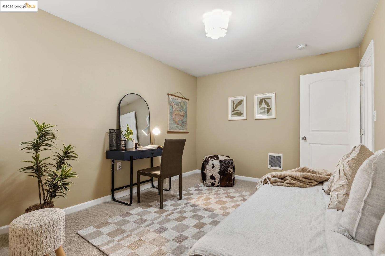 Detail Gallery Image 12 of 32 For 621 Fallon St, Oakland,  CA 94607 - 5 Beds | 2/1 Baths