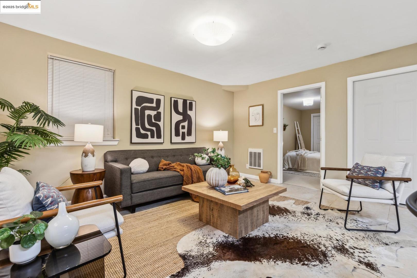 Detail Gallery Image 5 of 32 For 621 Fallon St, Oakland,  CA 94607 - 5 Beds | 2/1 Baths