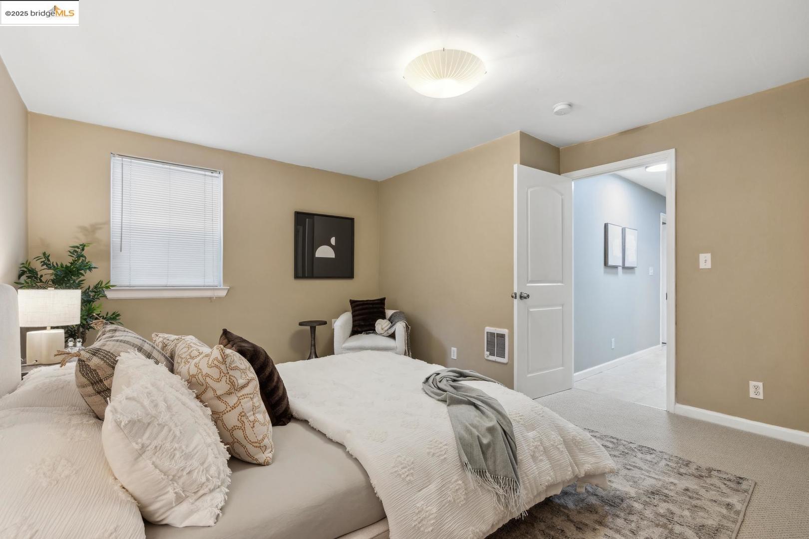 Detail Gallery Image 9 of 32 For 621 Fallon St, Oakland,  CA 94607 - 5 Beds | 2/1 Baths