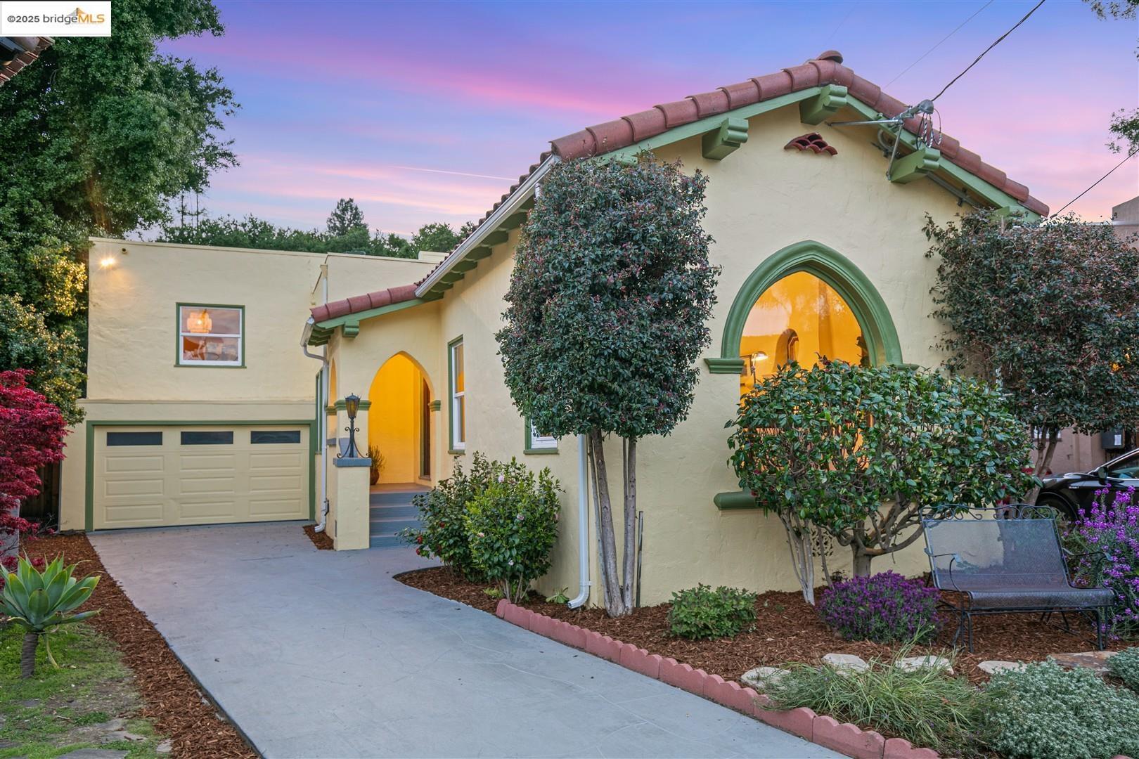 Detail Gallery Image 1 of 1 For 2493 Cordova St, Oakland,  CA 94602 - 3 Beds | 3 Baths