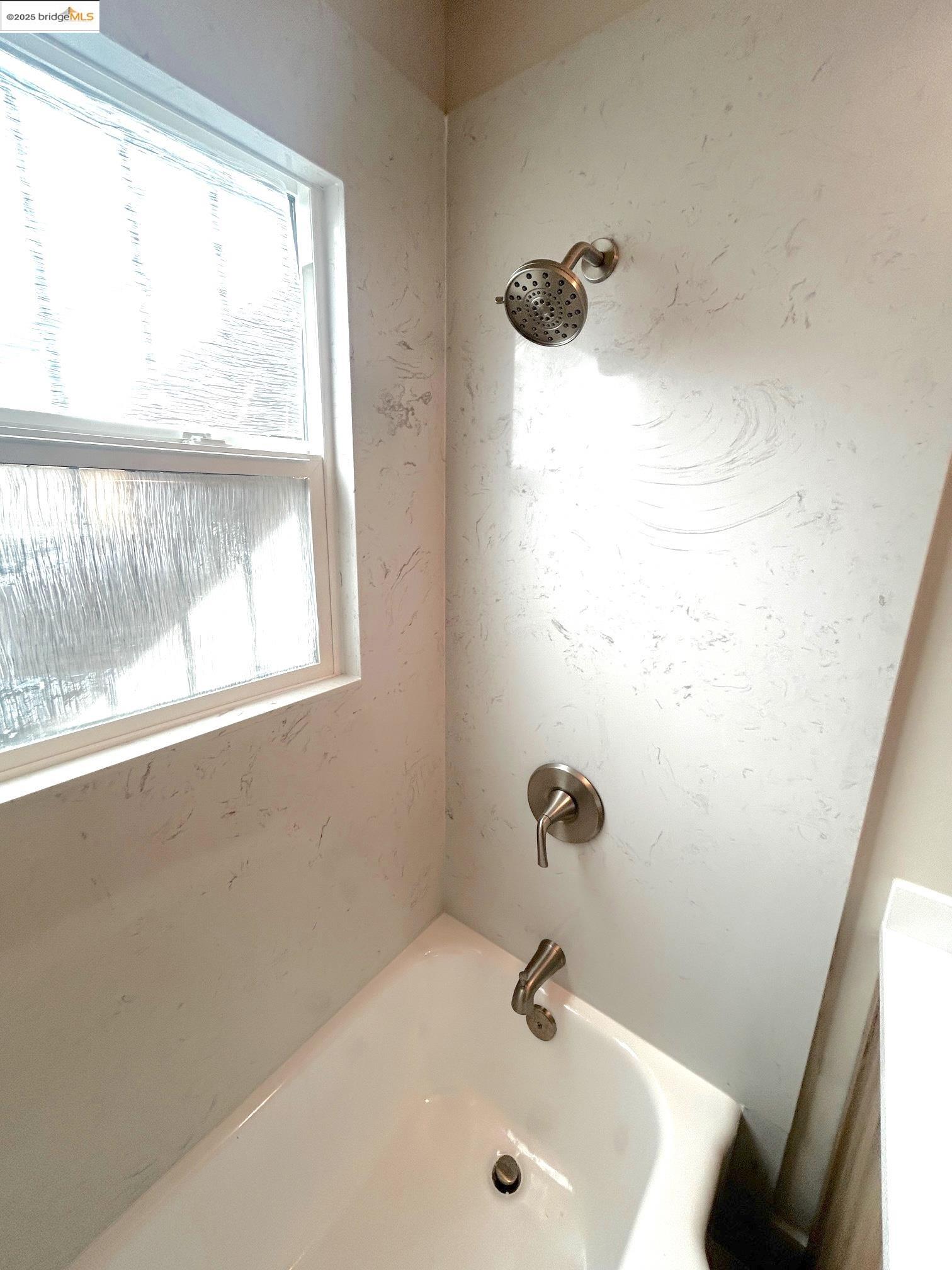 3320 Barrett Ave, Richmond, California 94805, 4 Rooms Rooms,1 BathroomBathrooms,Residential Lease,For Rent,3320 Barrett Ave,41094218