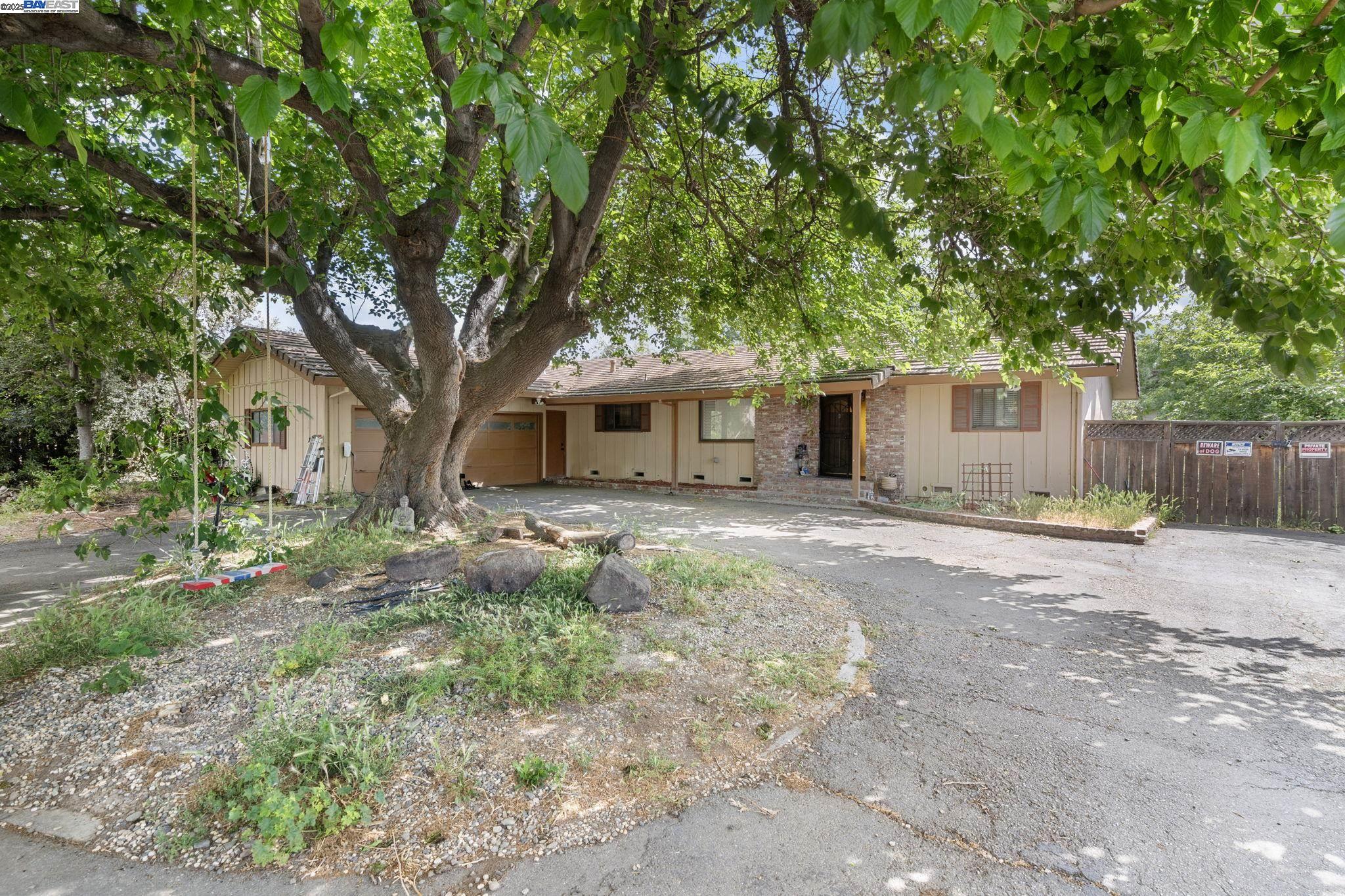 Detail Gallery Image 2 of 35 For 550 N Corral Hollow, Tracy,  CA 95376-9677 - 3 Beds | 2 Baths