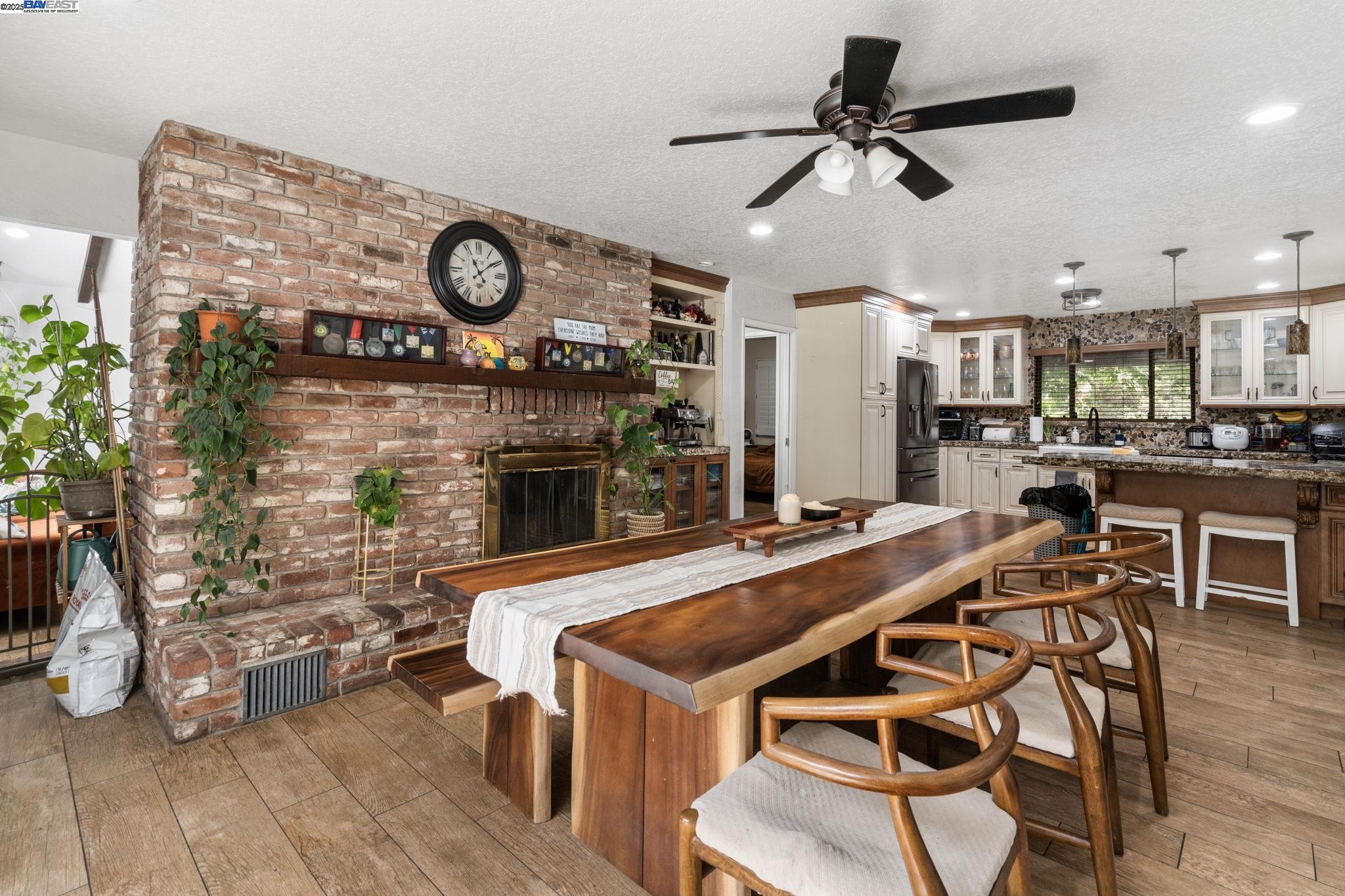 Detail Gallery Image 14 of 35 For 550 N Corral Hollow, Tracy,  CA 95376-9677 - 3 Beds | 2 Baths