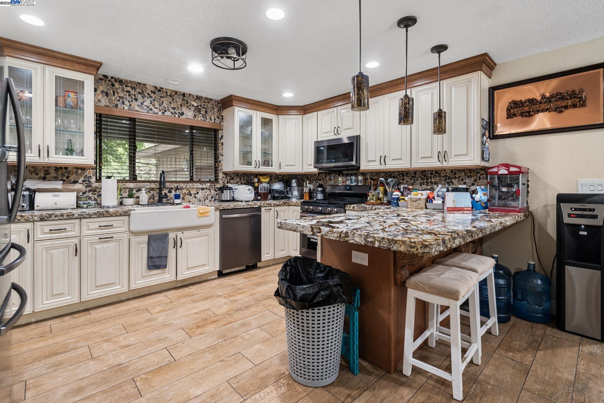 Detail Gallery Image 16 of 35 For 550 N Corral Hollow, Tracy,  CA 95376-9677 - 3 Beds | 2 Baths