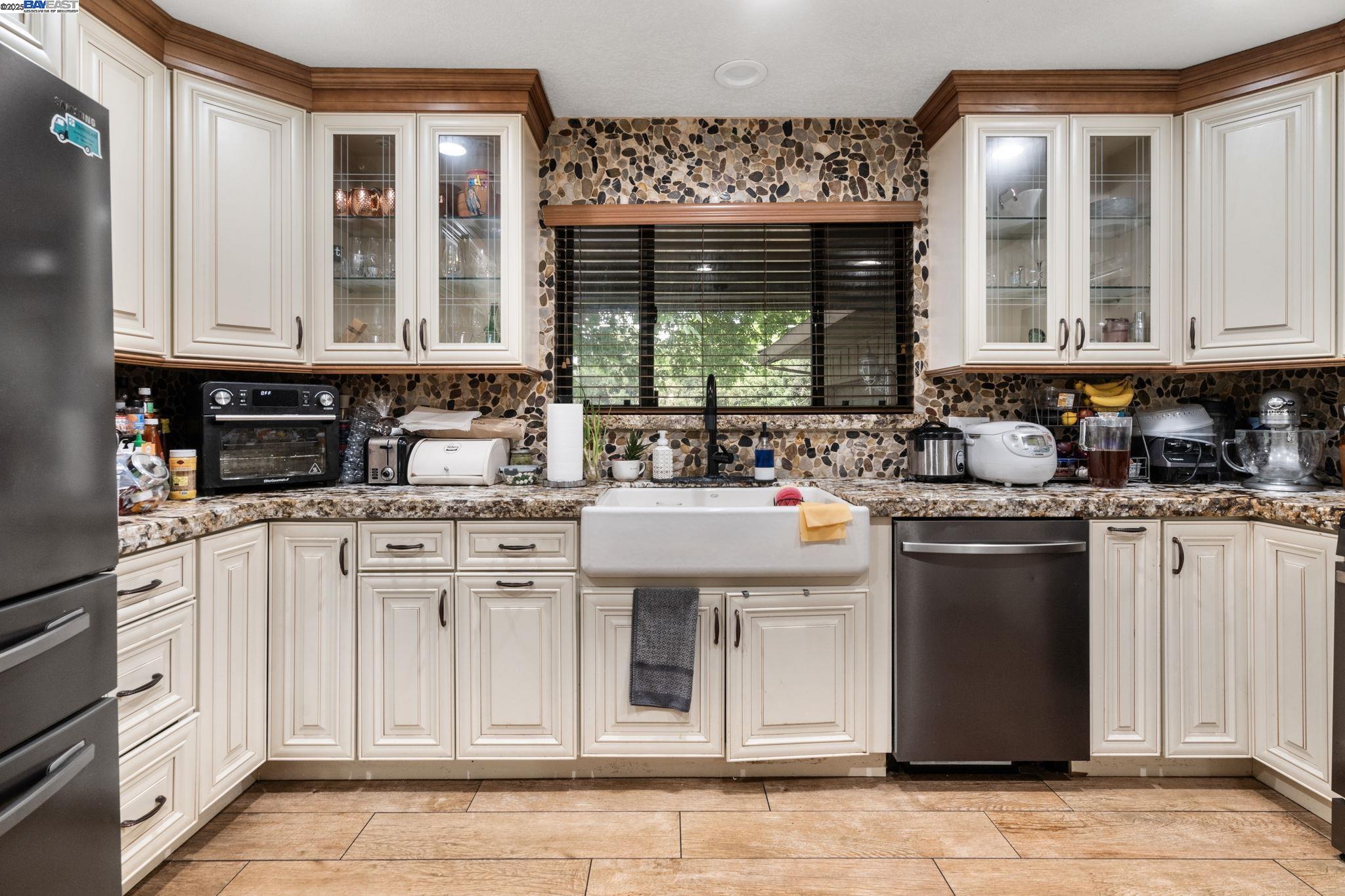 Detail Gallery Image 19 of 35 For 550 N Corral Hollow, Tracy,  CA 95376-9677 - 3 Beds | 2 Baths